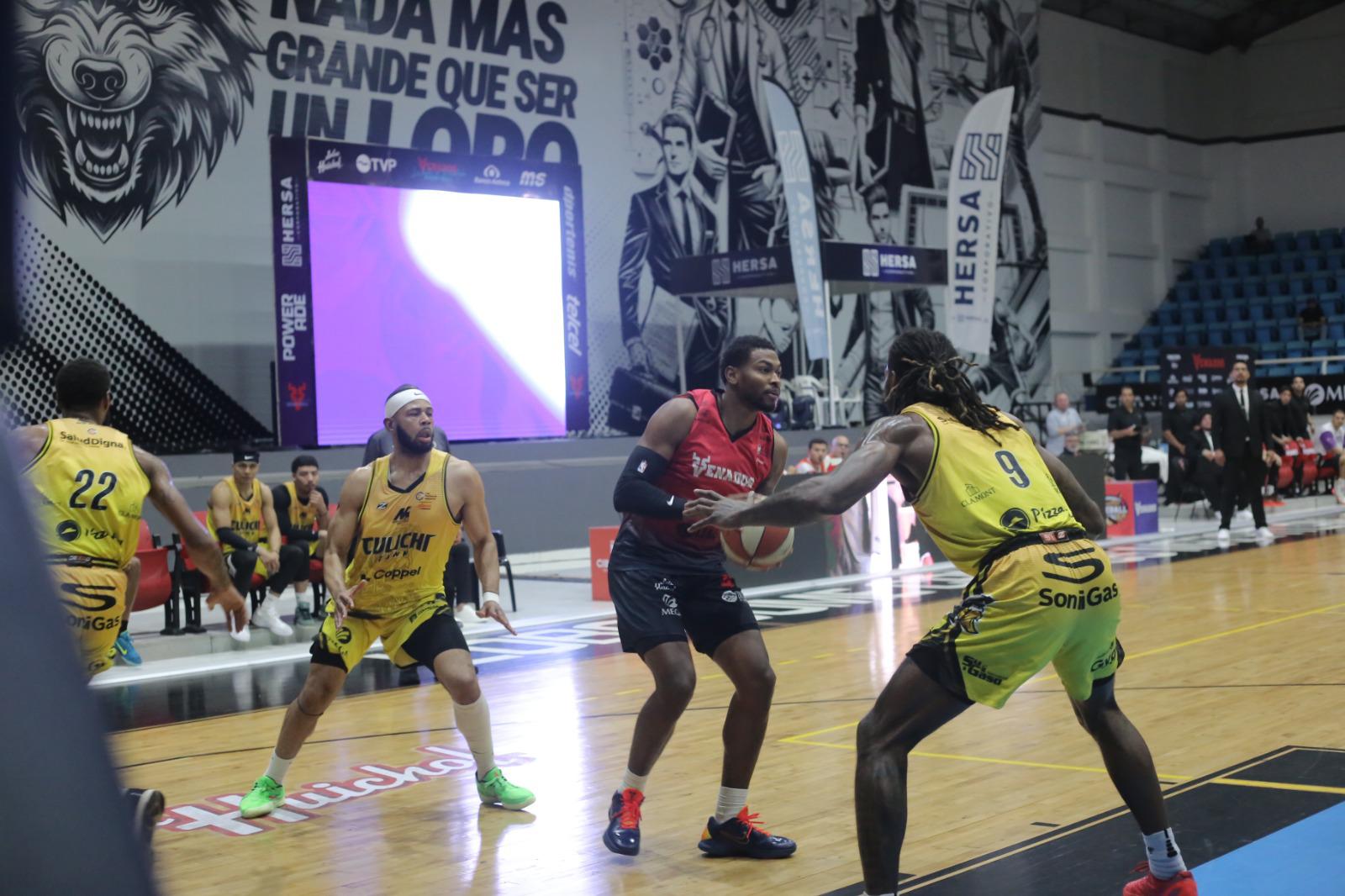 $!Caballeros de Culiacán barren a Venados Basketball con triunfo en Mazatlán