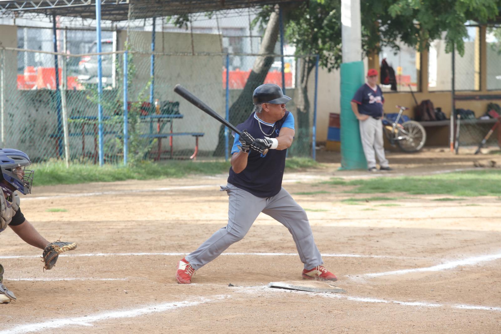 $!Músicos iguala serie a Óptica Bemed, en Liga de Meseros