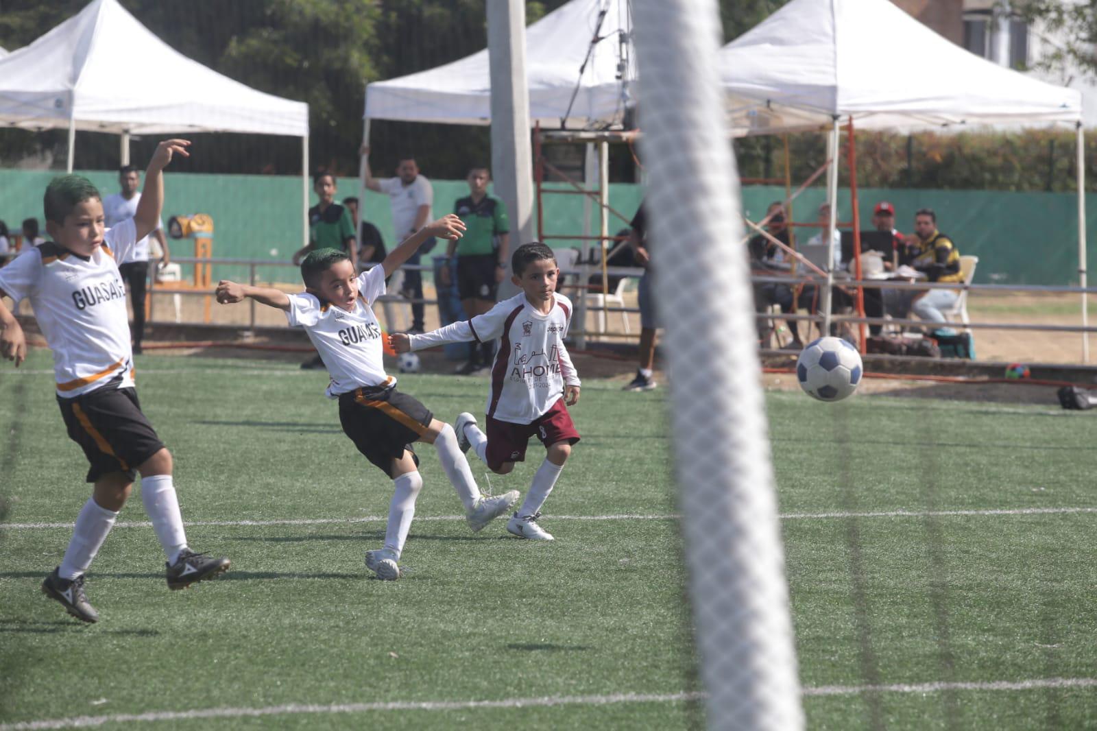 $!Ahome Municipal se corona en el Estatal de Futbol Categoría Chupones