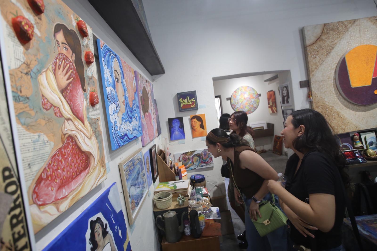 $!La exposición “Puras morritas artistas” reúne a jóvenes creadoras de Mazatlán y Culiacán en Point Galería.