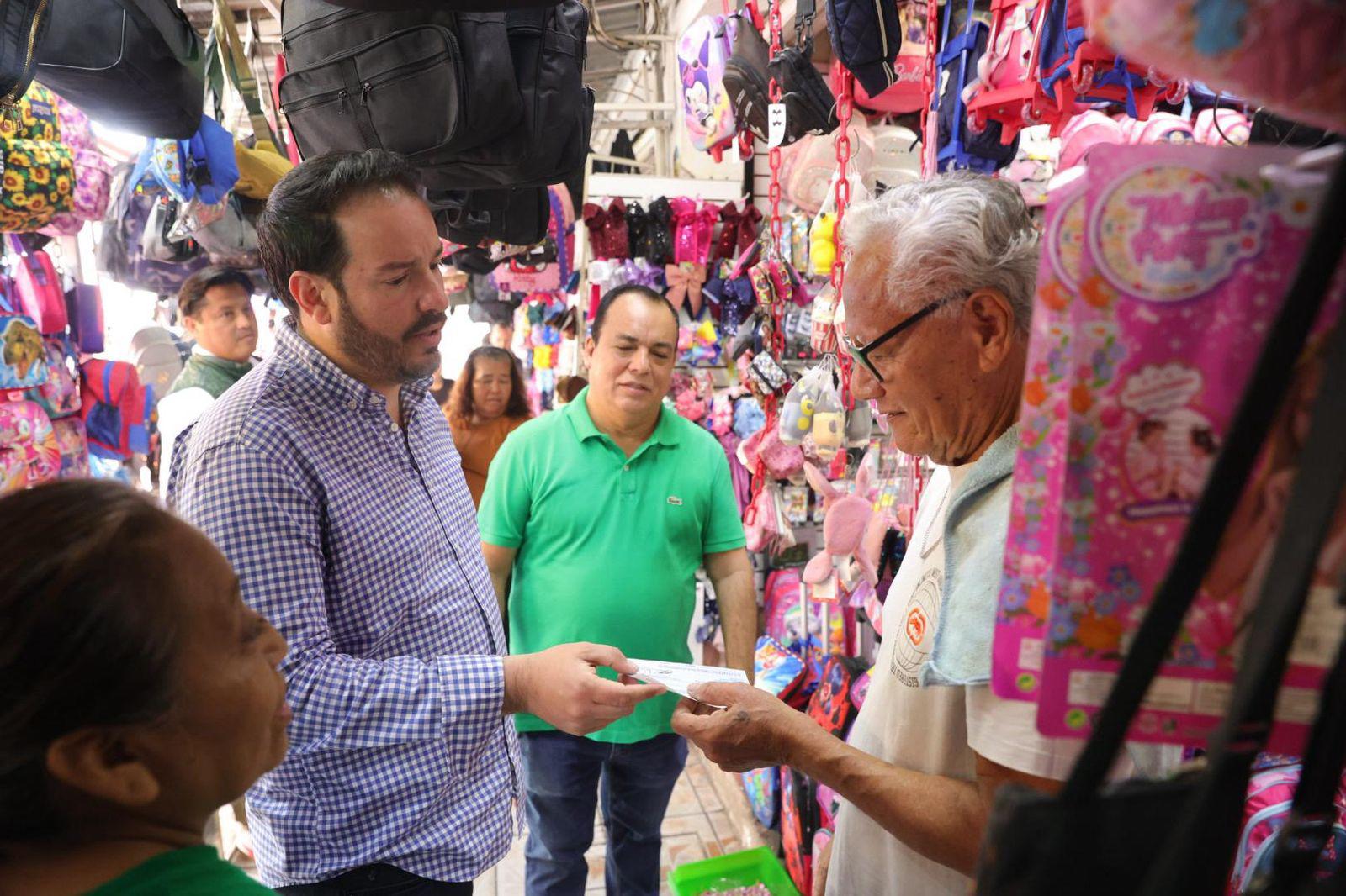$!Entregan apoyos económicos a negocios del Mercado Juárez en Mazatlán