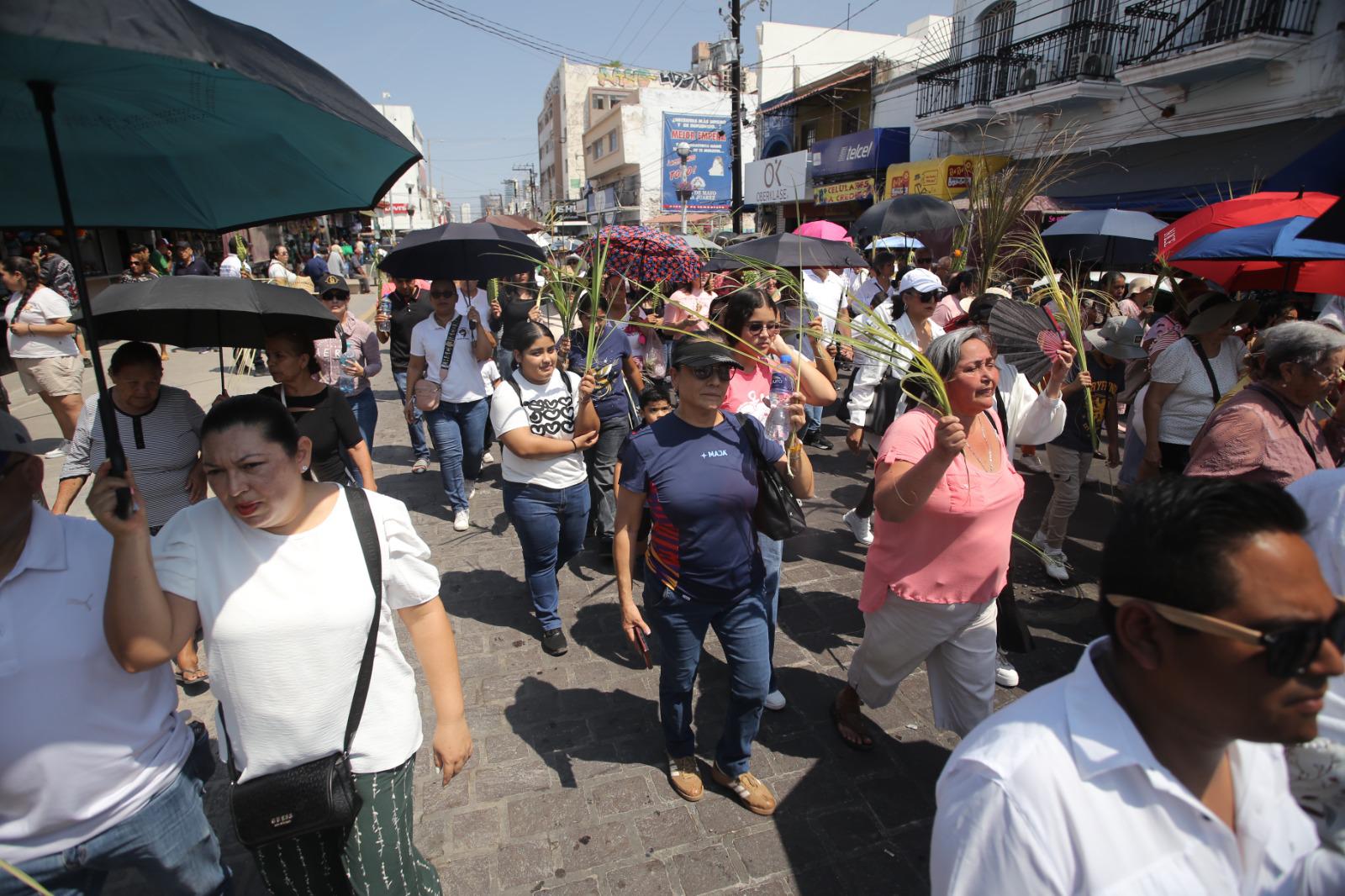 $!Realizan jóvenes del Pajuma procesión del Domingo de Ramos, en Mazatlán