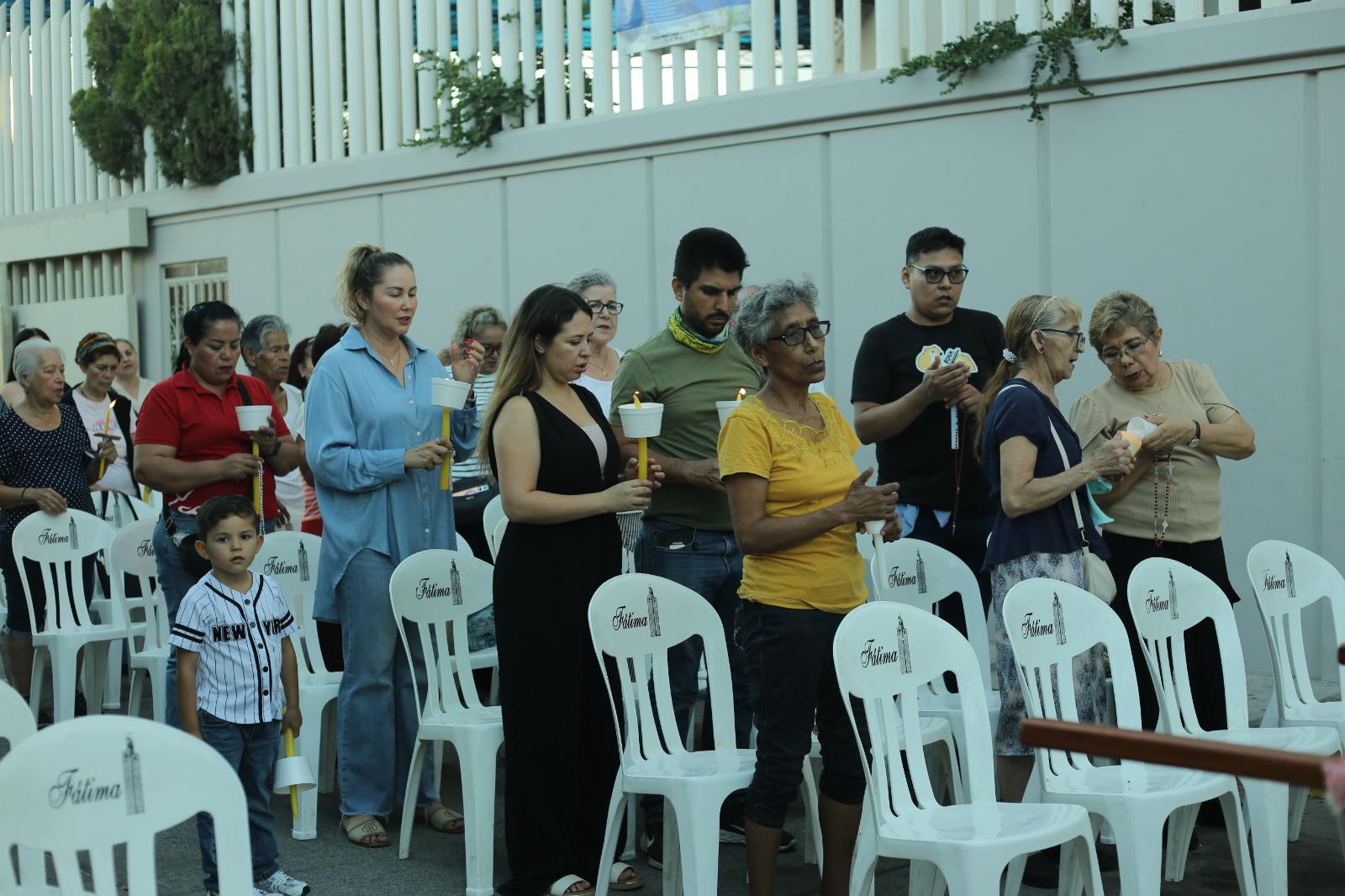 $!Celebran última procesión y rezo del Rosario previo a los festejos de la Virgen de Fátima