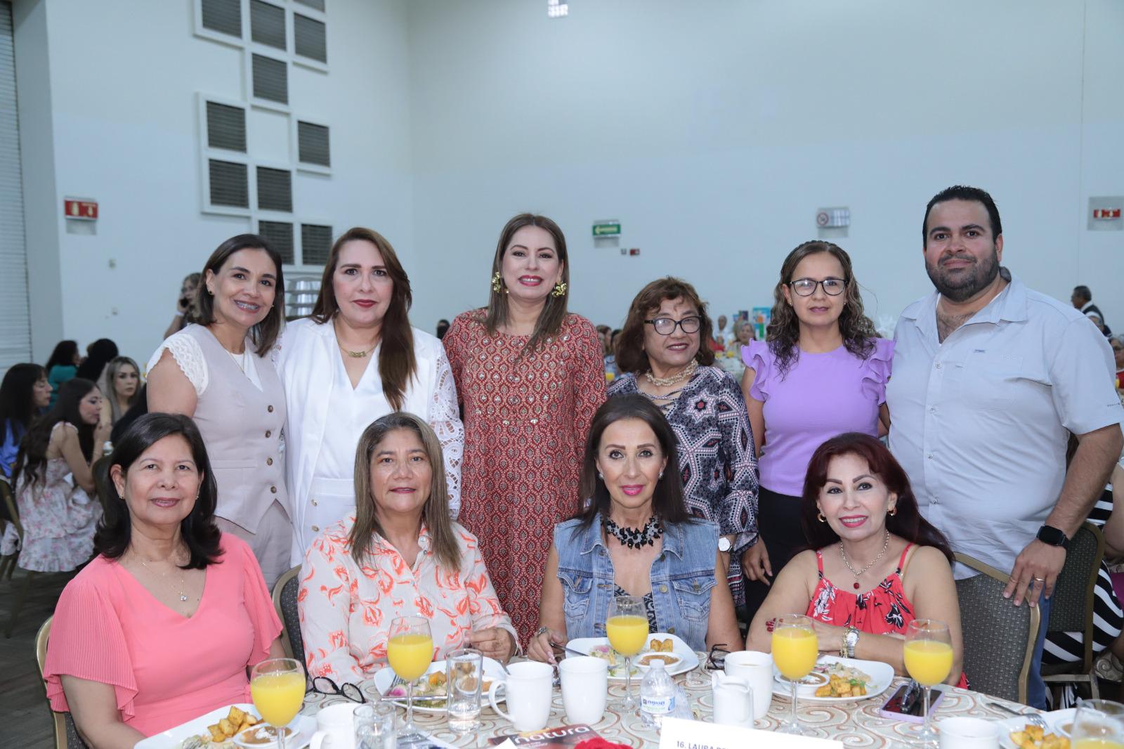 $!Isela López, Laura Gavica, Wendy Barajas, Teresa Romero, Lucy Santoyo, Édgar Peinado, Mariana Ibarra, Rosa María Rendón, Connie Terrazas y Dorabel Elizondo.