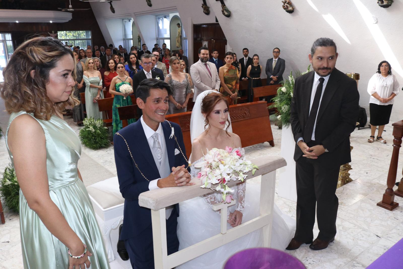 $!Giselle Amairani Chávez Salgado y Guillermo Zerecero Rodríguez unen su amor por siempre