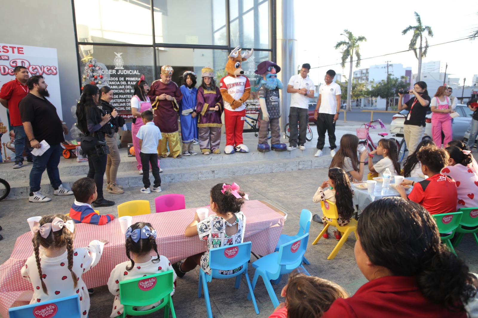 $!Ilusión, regalos y esperanza marcan la edición 33 de la campaña ‘Sé Un Rey Mago’ en Mazatlán