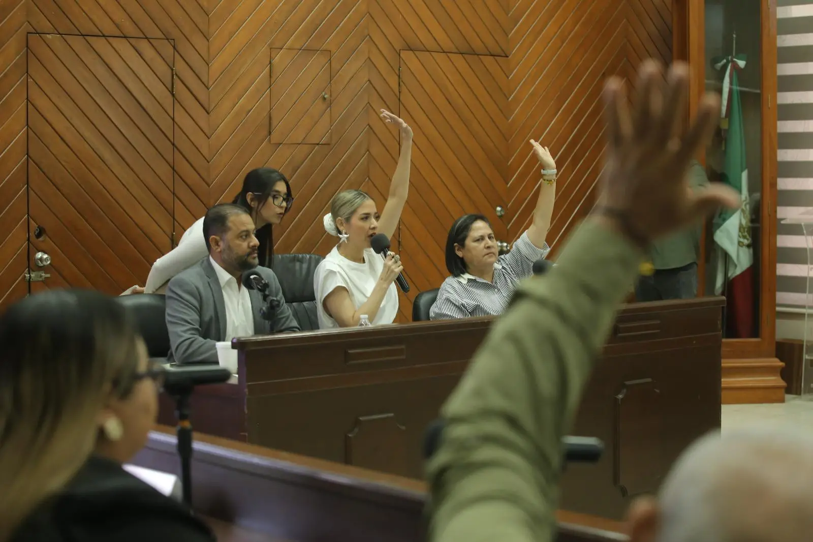 $!Entre cuestionamientos y exigencias de transparencia reasigna Cabildo $10 millones para medicamentos del ‘Hospitalito’