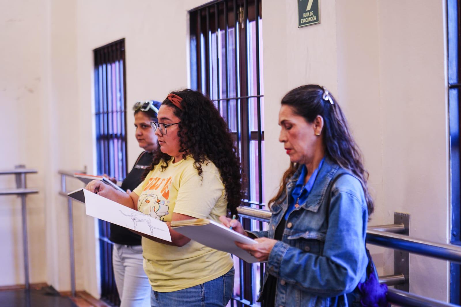 $!Los alumnos trabajaron principalmente con lápiz y papel, herramientas que permiten mayor fluidez en el trazo.