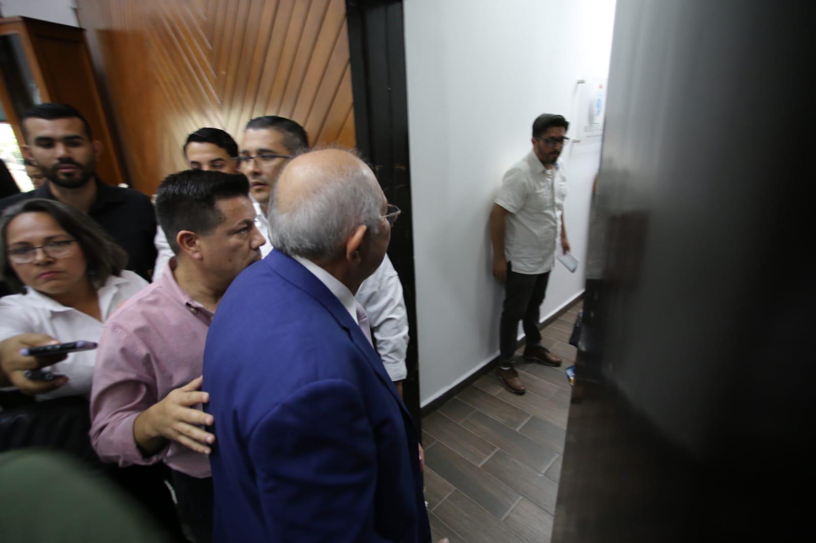 $!Renuncia ‘El Químico’ como Alcalde de Mazatlán; será Secretario de Turismo con Rocha Moya