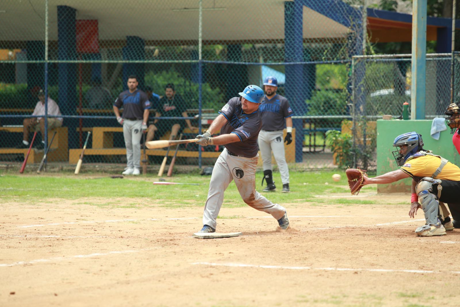 $!Covec acecha la cima de la Liga de Beisbol 40 Años y Más