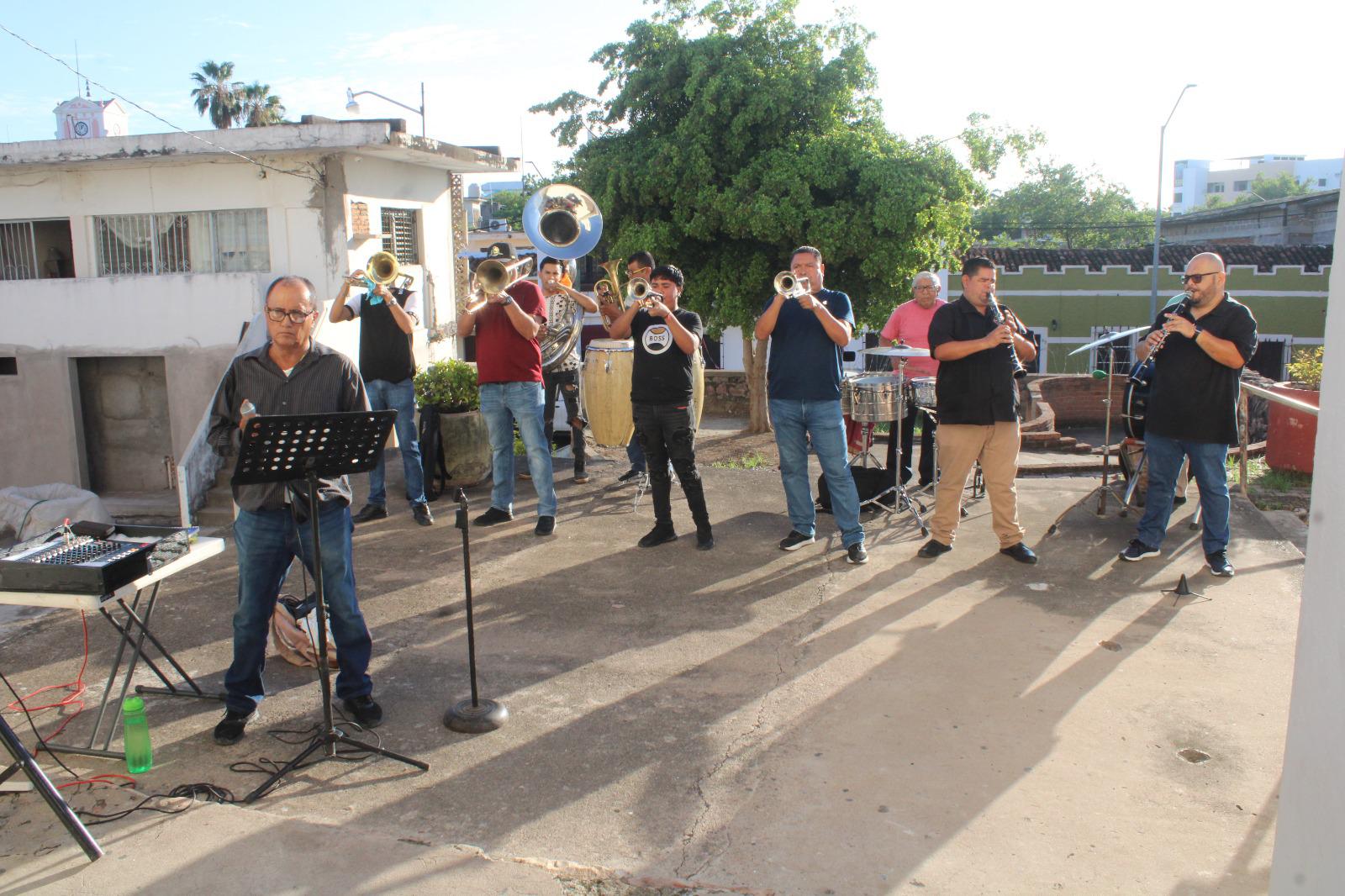 $!Con Mañanitas y misa celebran en Rosario la solemnidad del Sagrado Corazón de Jesús