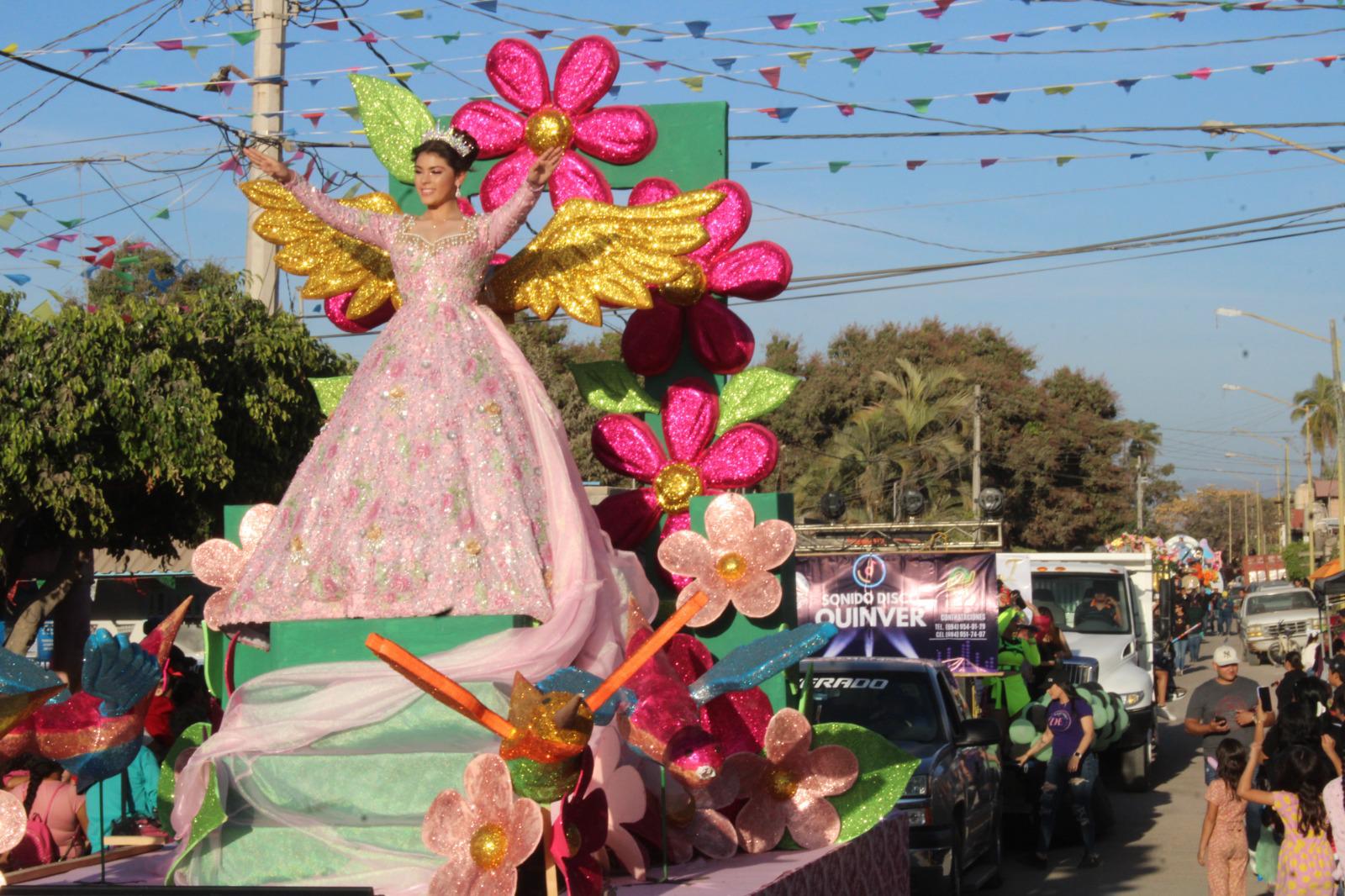 $!Disfrutan familias desfile de las tradicionales fiestas de marzo en Aguaverde, en Rosario