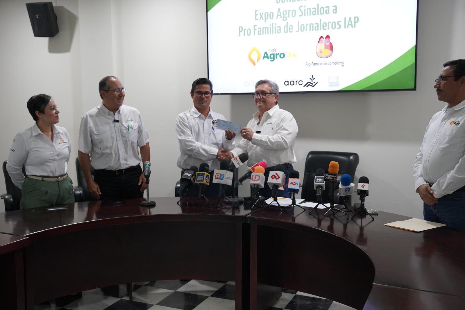 $!Entrega Caades más de $300 mil de taquilla por ExpoAgro Sinaloa para ayudar a jornaleros