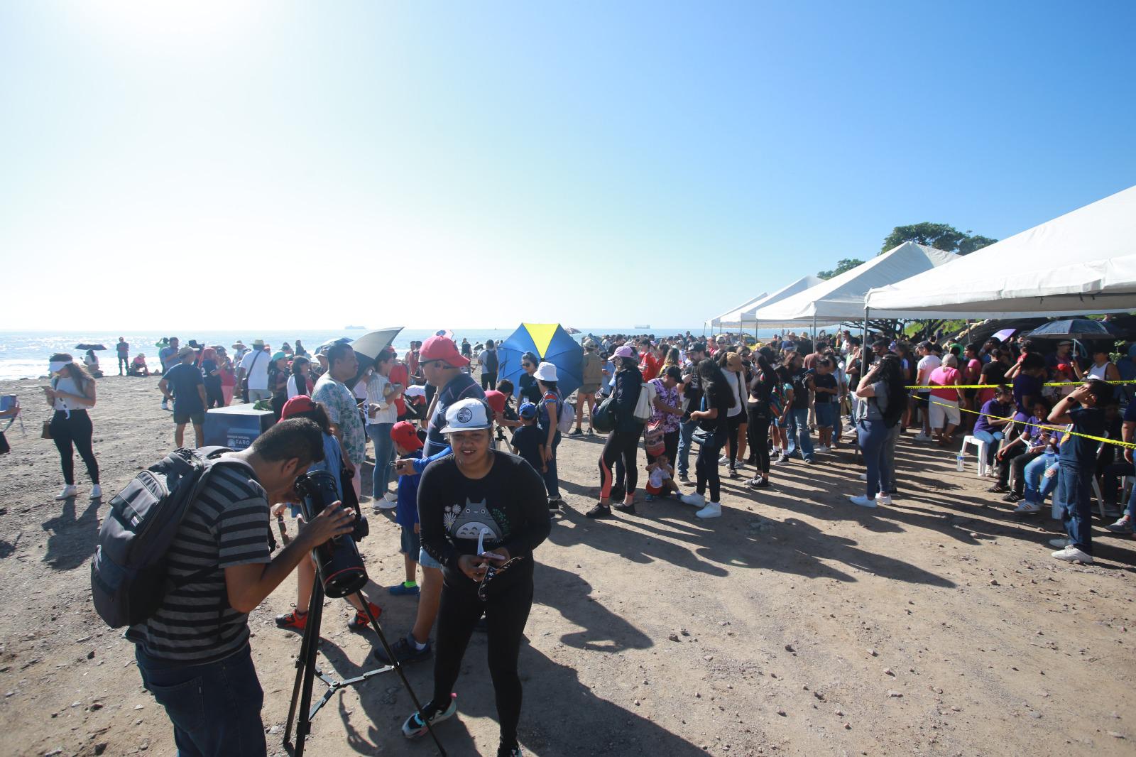 $!Concluye eclipse solar anular en Mazatlán