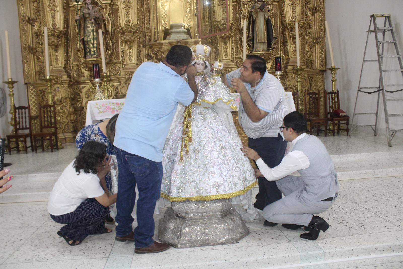$!Visten a Nuestra Señora del Rosario de ‘lucero del amanecer’ para iniciar su fiesta