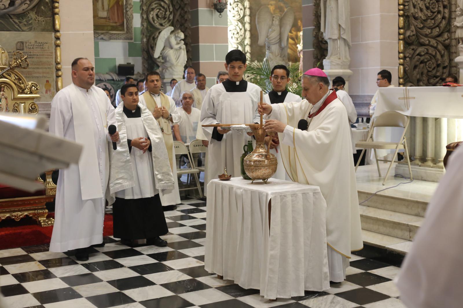 $!La bendición de los óleos marca el inicio de su uso en los sacramentos a lo largo del año en la diócesis.
