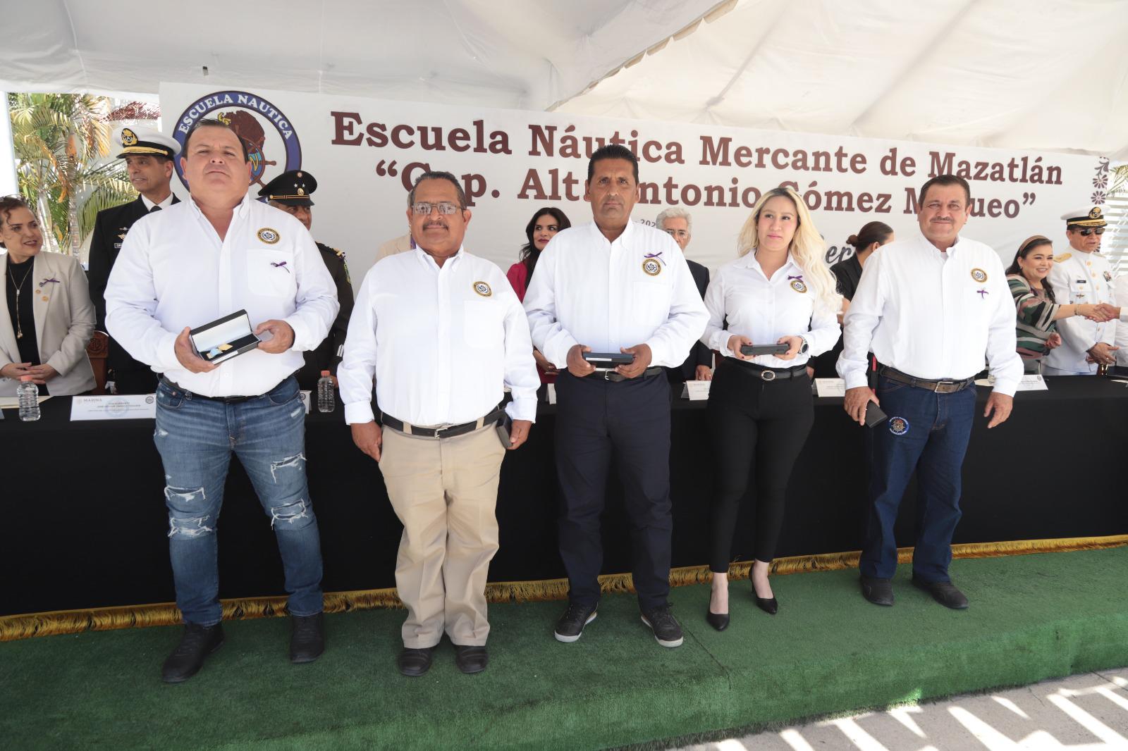 $!Durante la ceremonia se entregaron reconocimientos por años de servicio a personal de la institución.