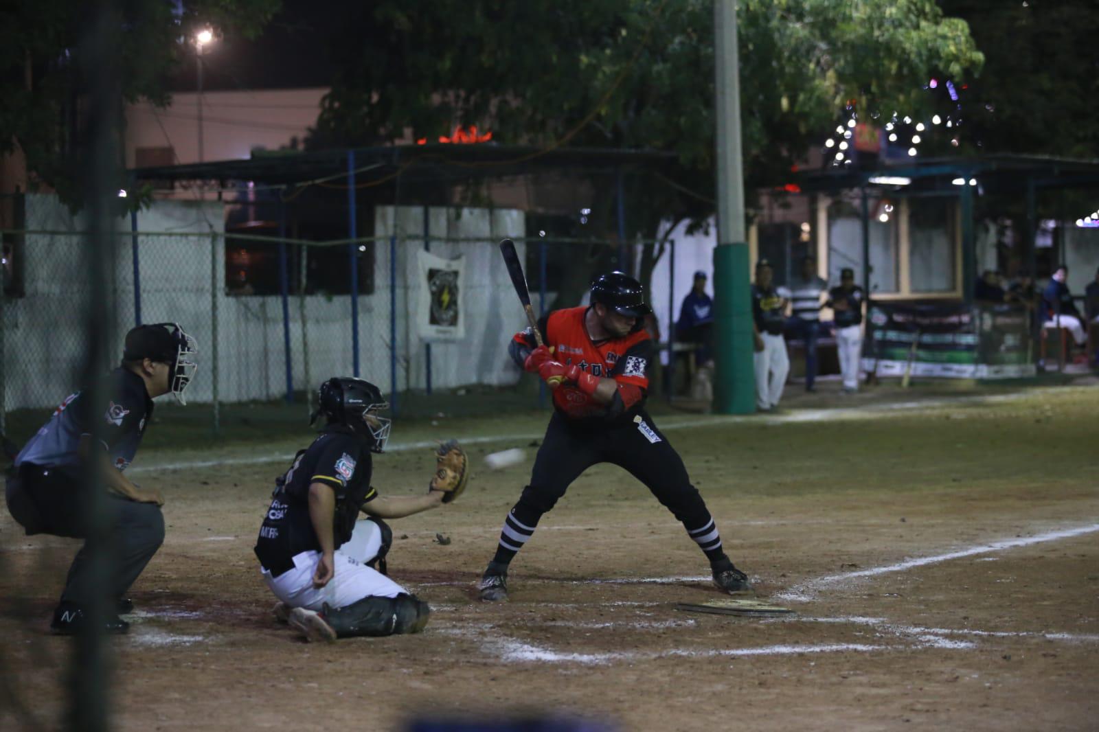 $!Padres ‘despluma’ a Pollería Catalina, en Clase Abierta de Beisbol