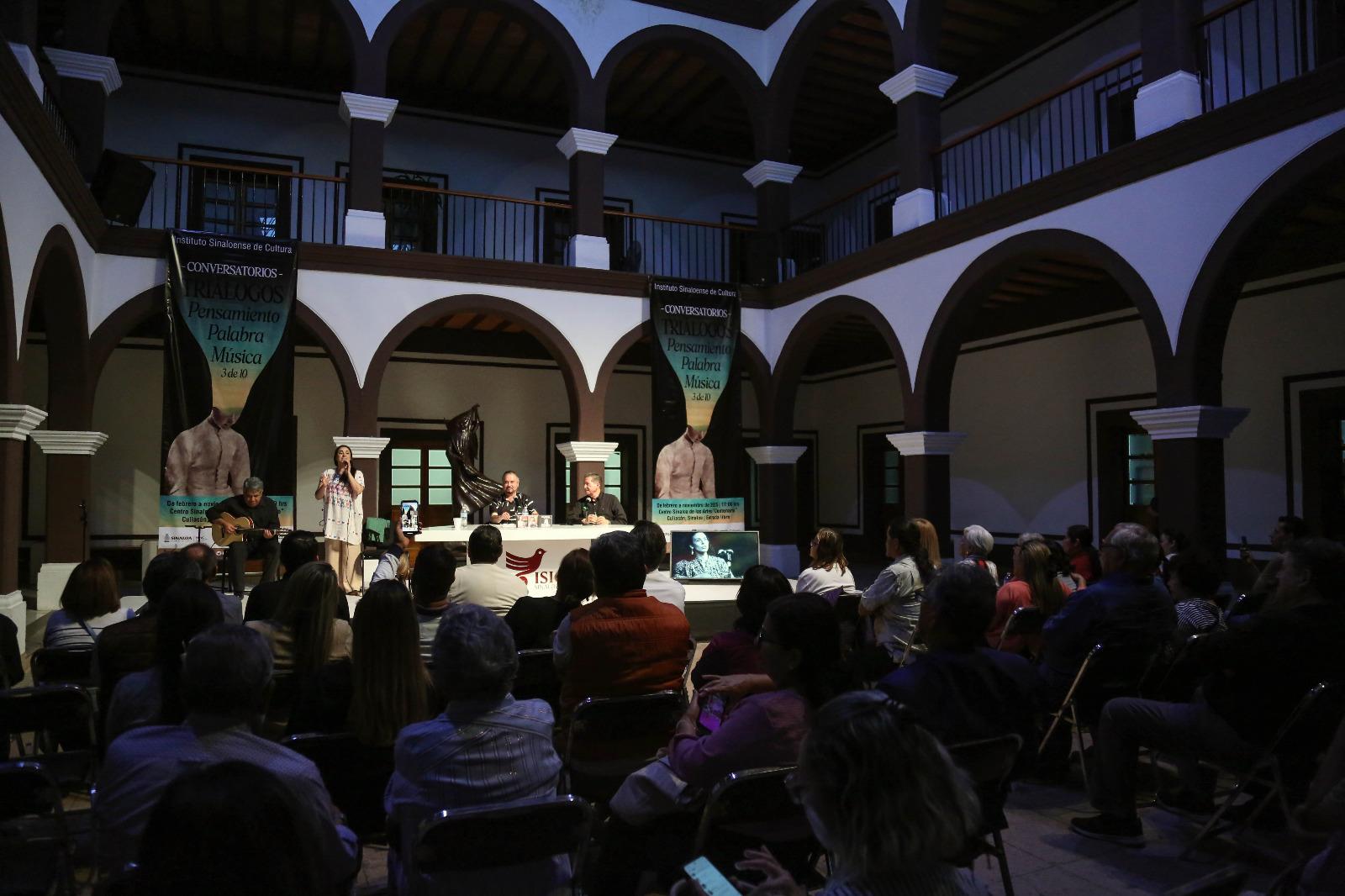 $!Un nutrido público se acercó a escuchar sobre las tres grandes sinaloneses: Lola Beltrán, Amparo Ochoa y Chayito Valdez