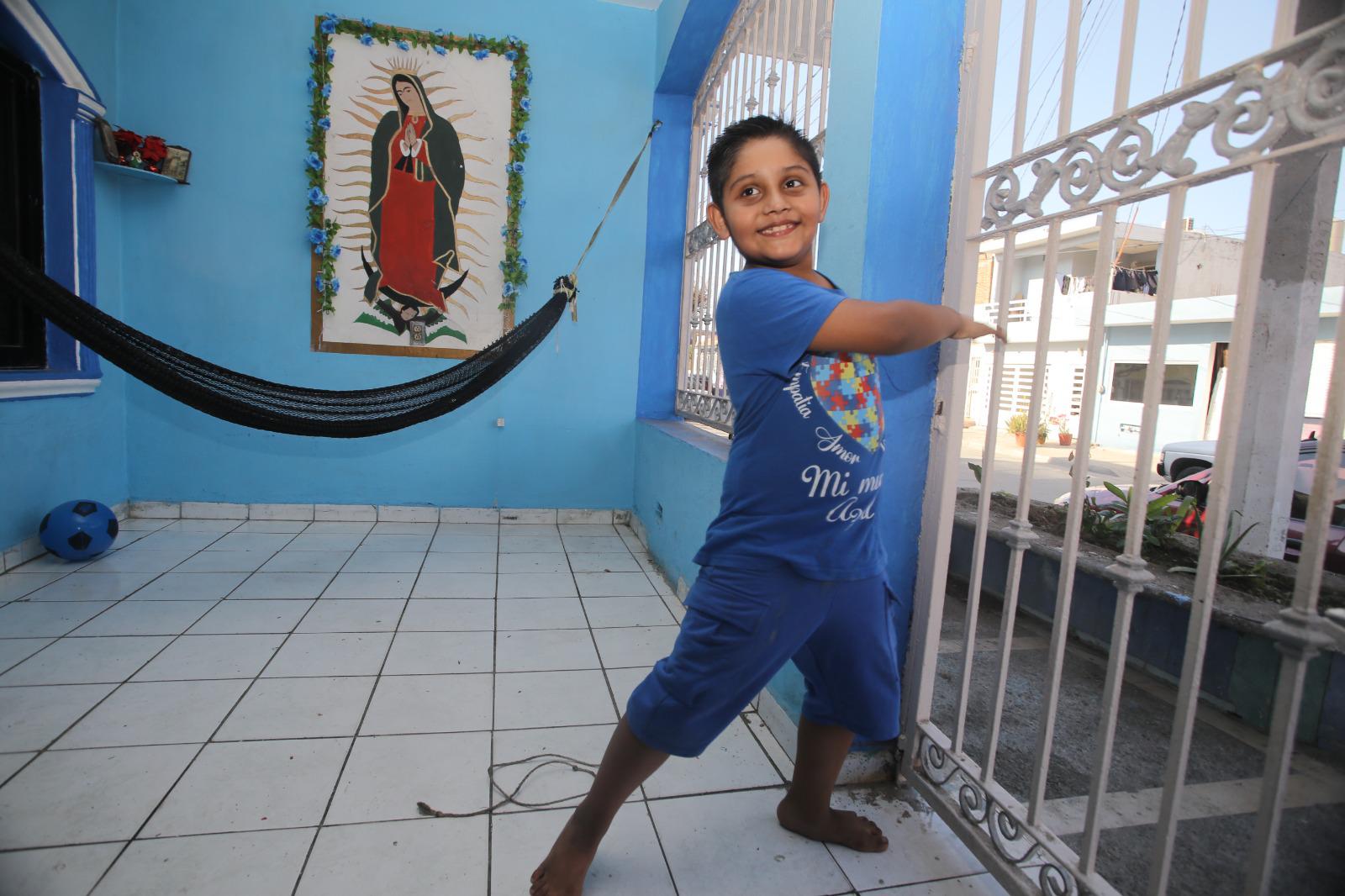 $!Lucha Carmen por ser la voz de Axel, su hijo con autismo