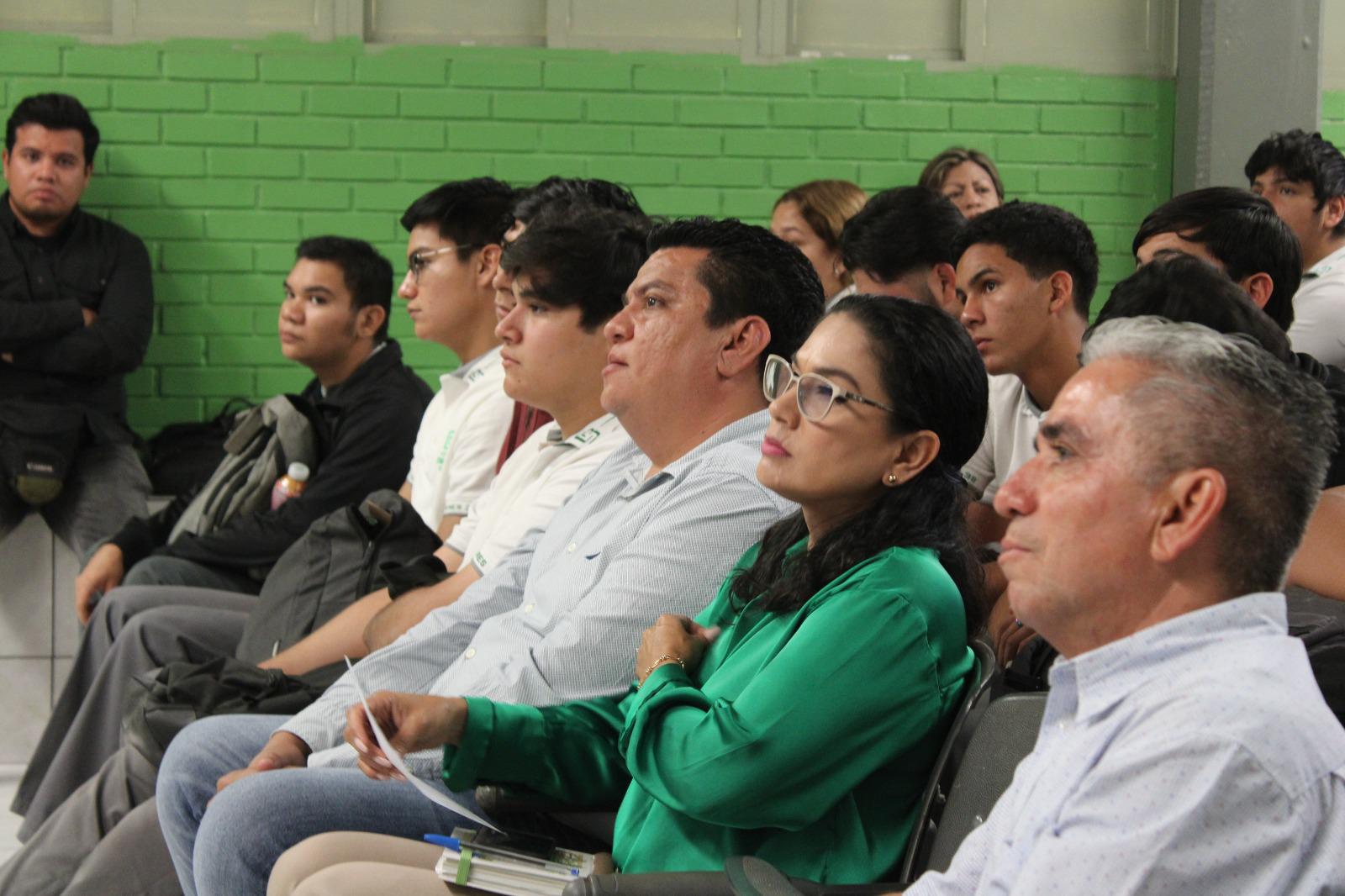 $!Impulsa Ricardo Velarde a soñar en grande a estudiantes del Cobaes 38