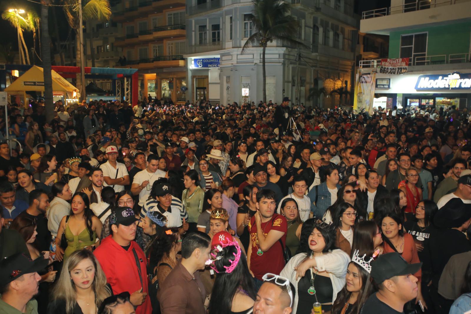 $!Olas Altas no descansa en el último día del Carnaval de Mazatlán