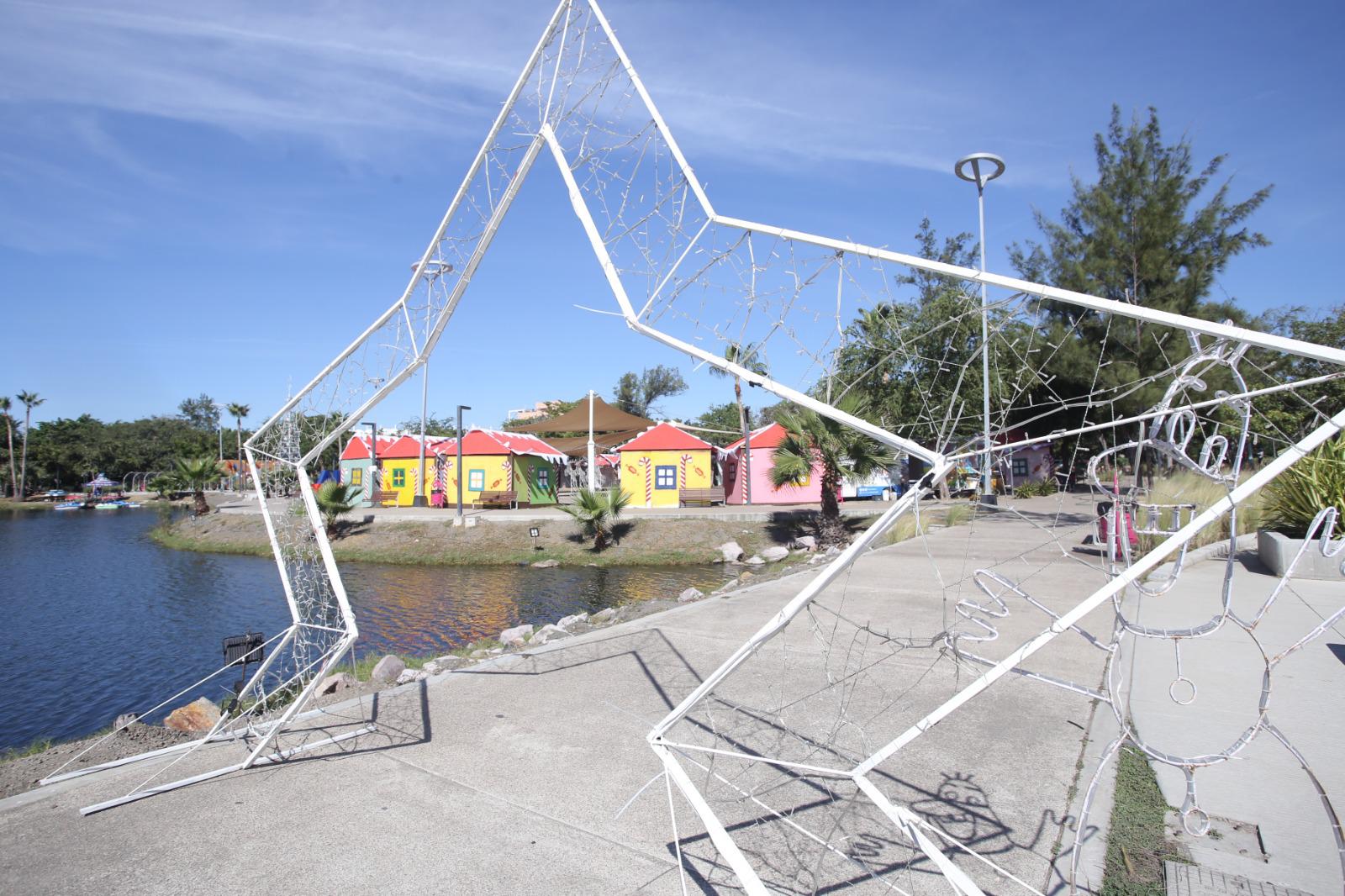 $!La Villa Navideña 2025 comienza a tomar forma en Mazatlán