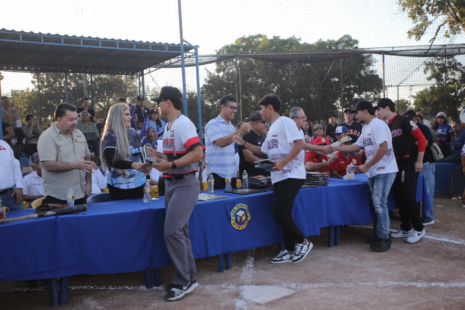 $!Muralla inaugura su temporada infantil y juvenil con homenaje a Gerardo Núñez Sarabia