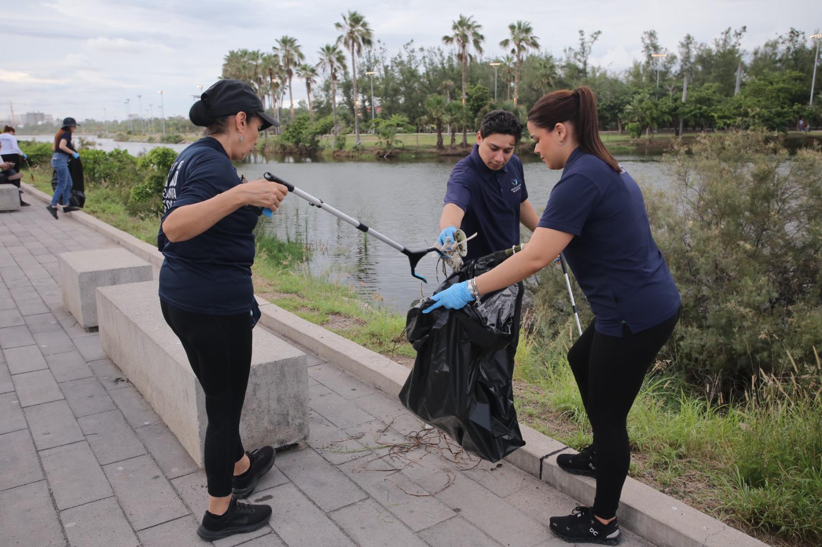 $!Realizan limpieza y dan un respiro a la Laguna del Camarón en Mazatlán