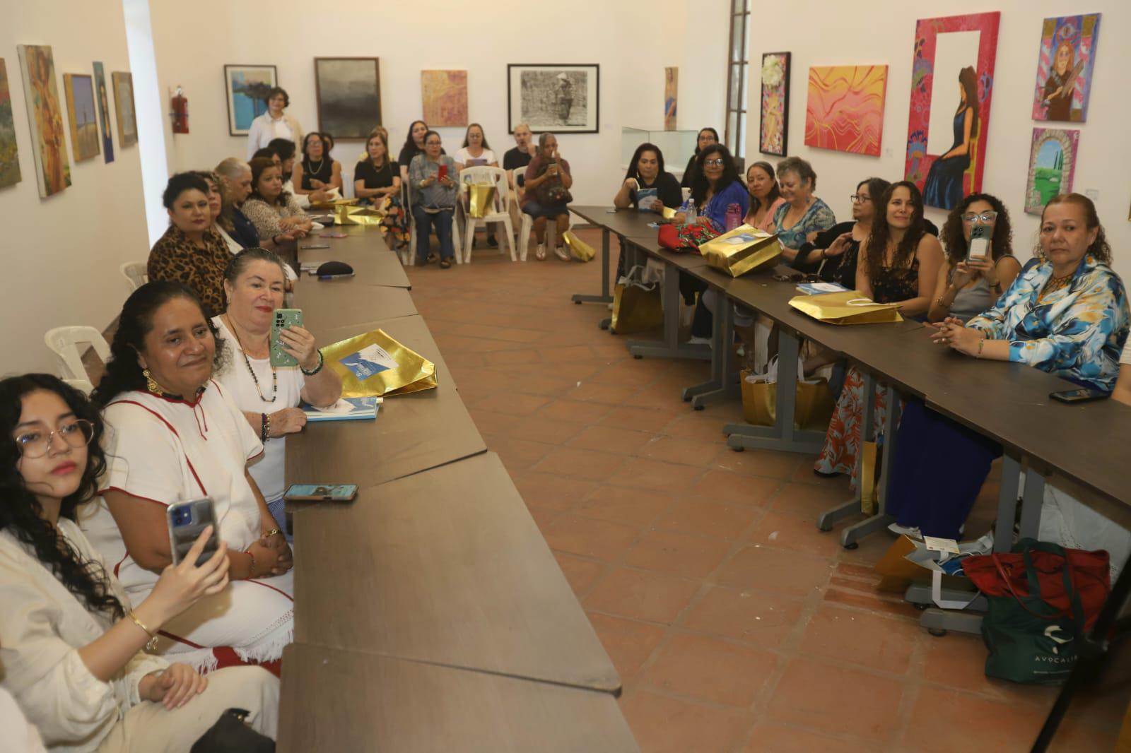 $!En el evento participan escritoras de varios estados del país.