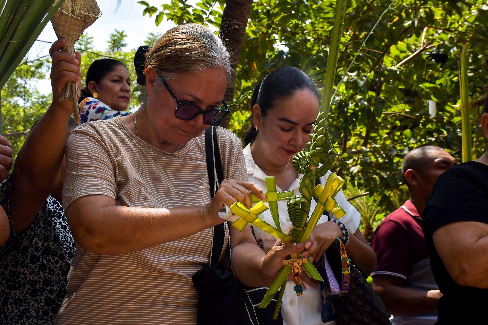 $!Celebran el Domingo de Ramos en Culiacán con misa en la Catedral