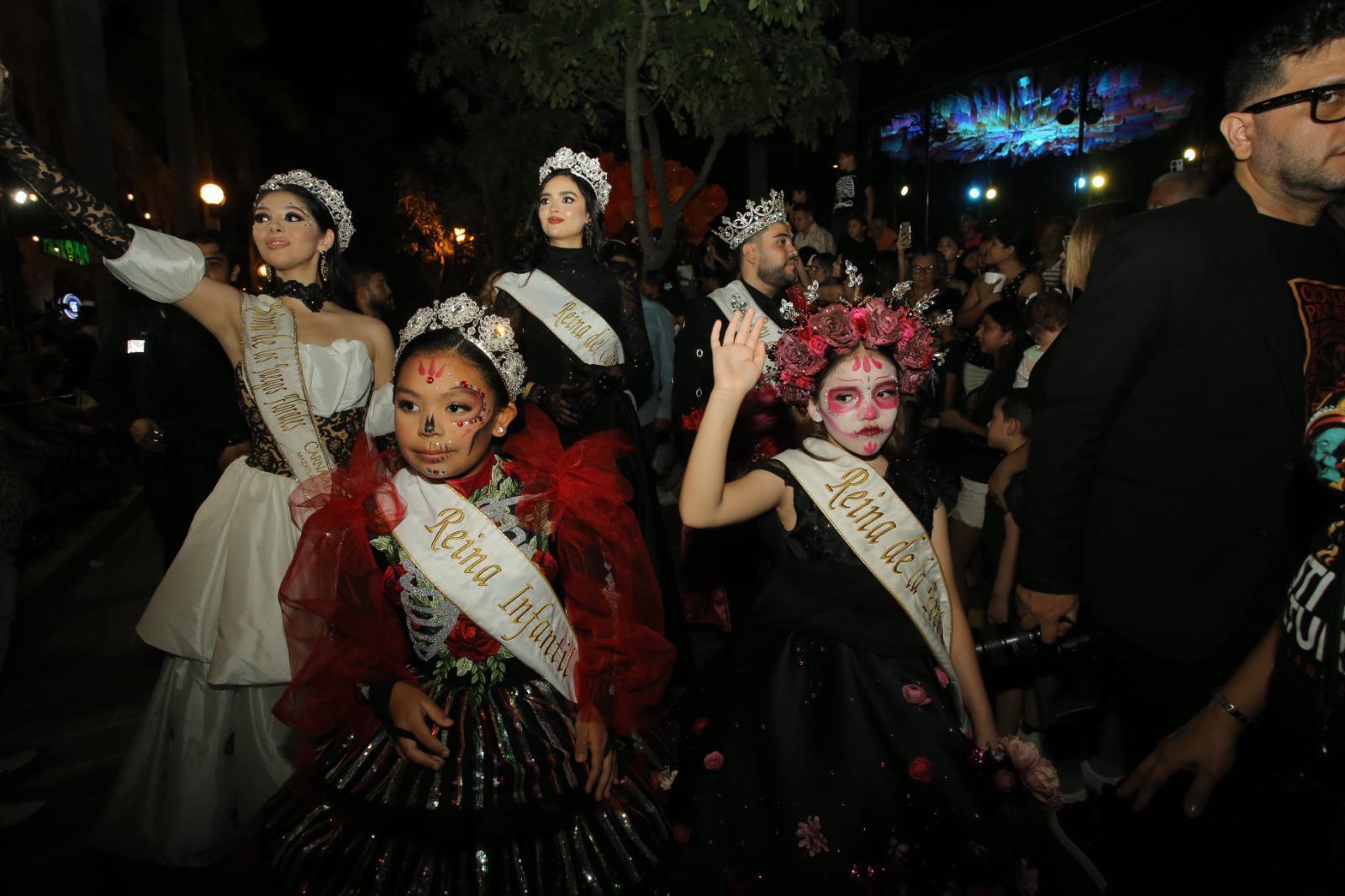 $!Mazatlán celebra la ‘Noche de Esperanza’ con arte y callejoneada de Día de Muertos
