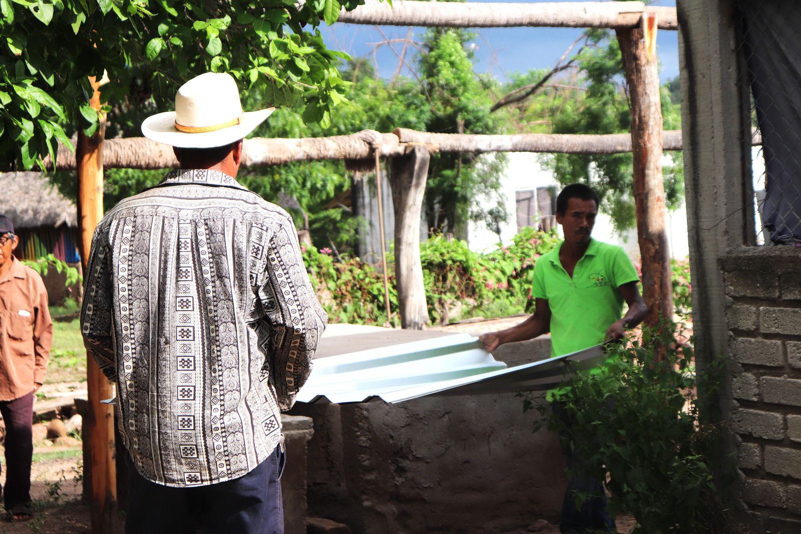 $!Reciben apoyos 100 familias de comunidades indígenas en Escuinapa