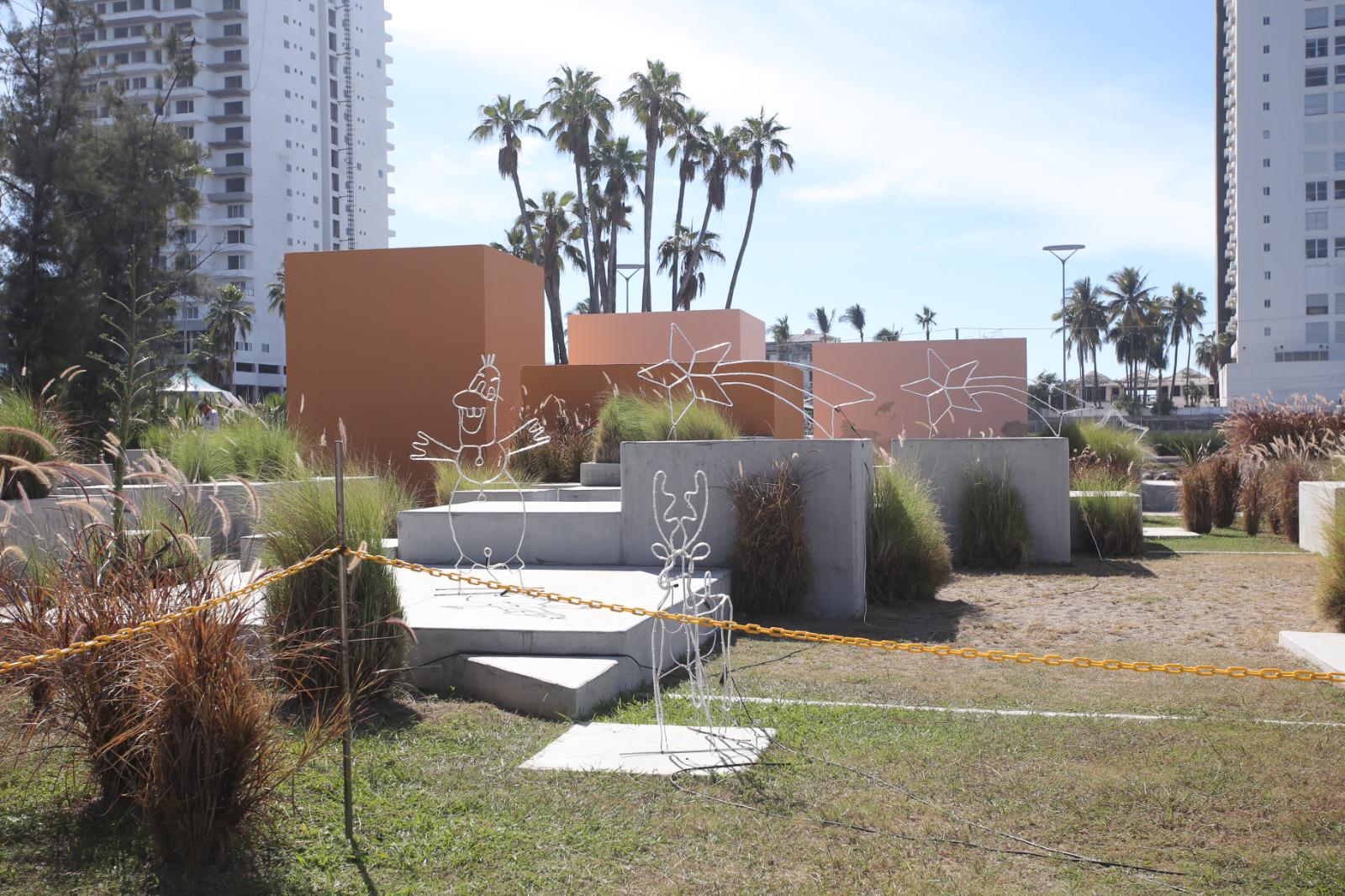 $!La Villa Navideña 2025 comienza a tomar forma en Mazatlán