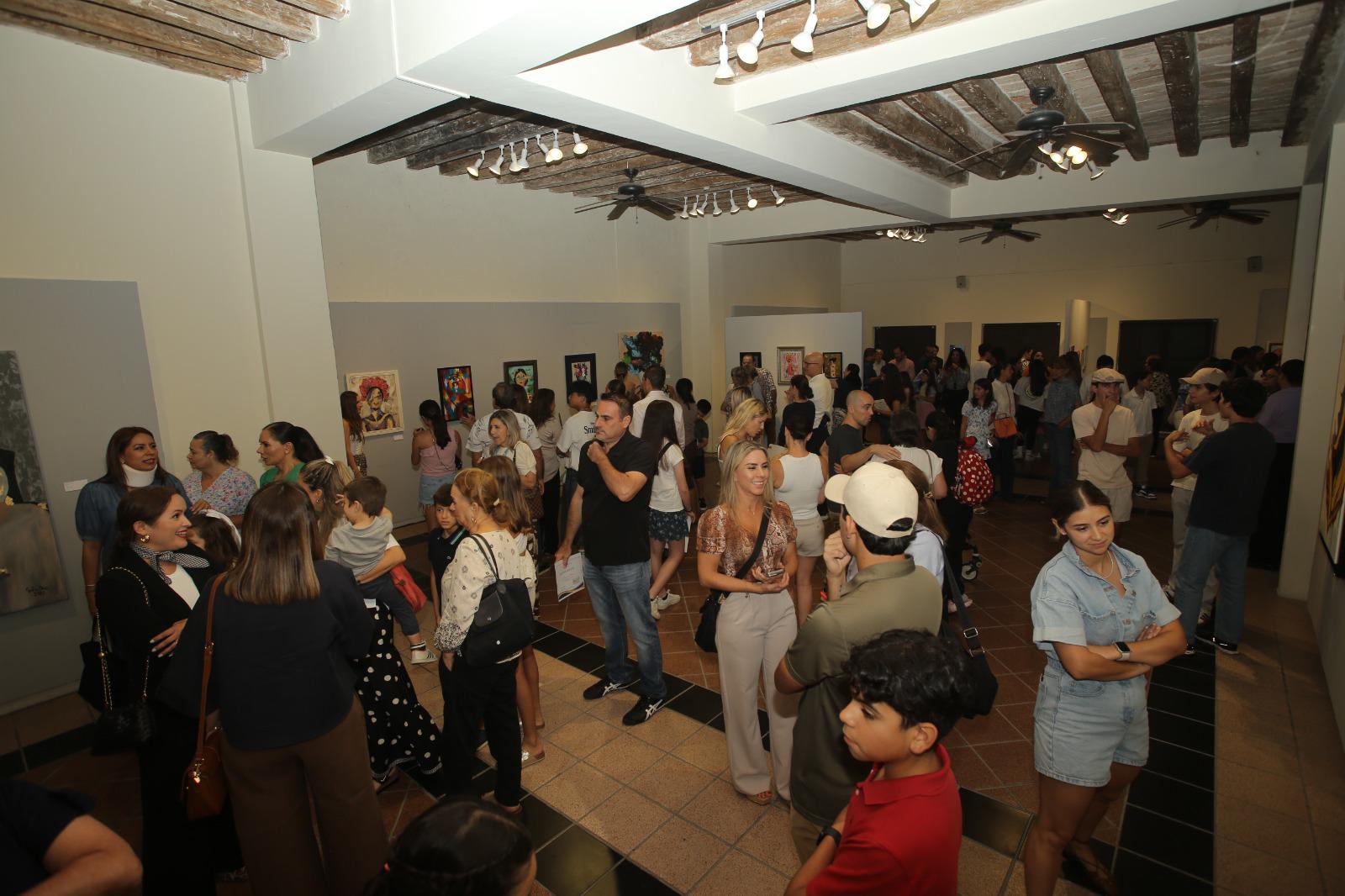 $!La Galería Ángela Peralta lució llena.