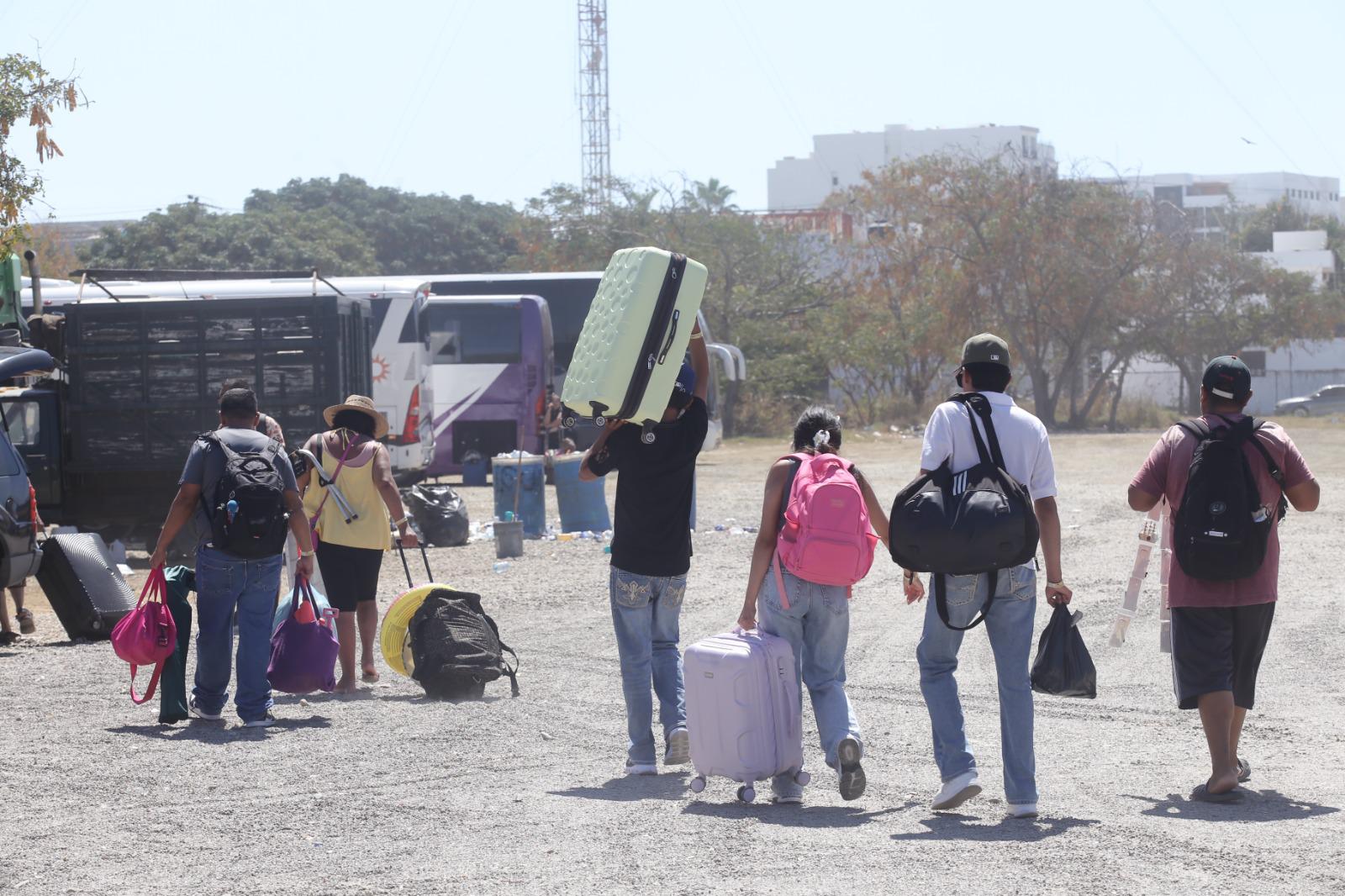 $!Reportan baja afluencia de turismo carretero durante puente largo en Mazatlán
