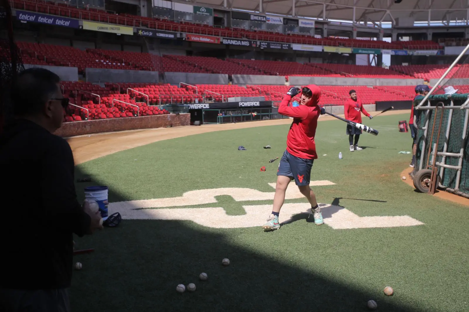 $!Venados de Mazatlán contempla jardinero y abridor extranjero
