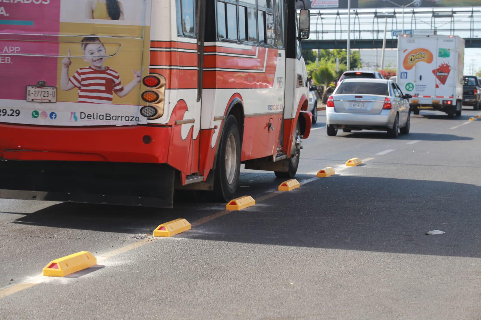 $!Colocan boyas en carril preferencial en Mazatlán