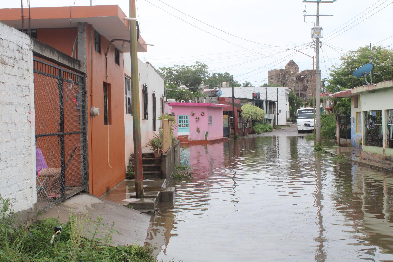 $!Se desbordan lagunas en Rosario e inundan viviendas