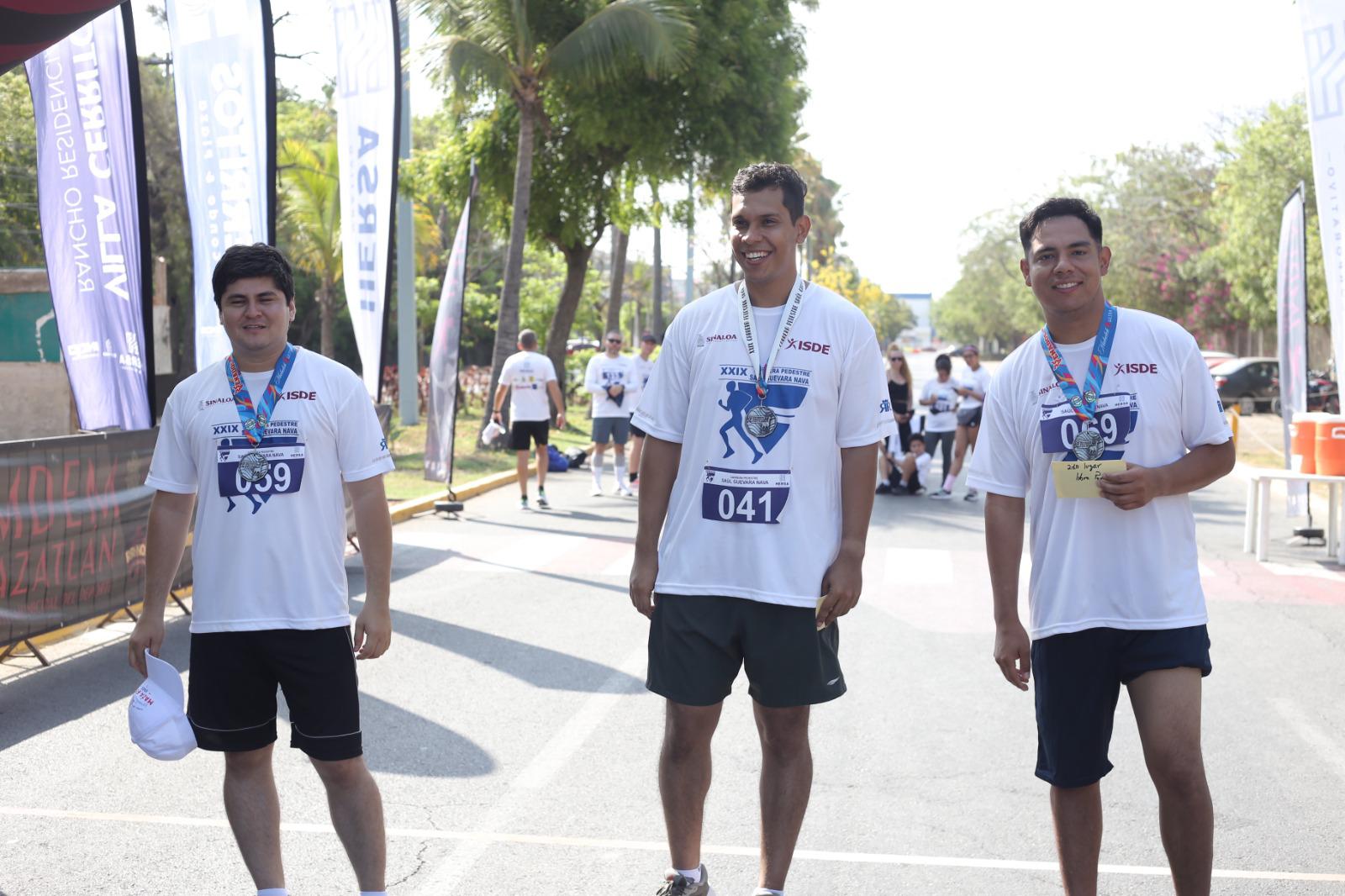 $!Celebran medios de comunicación con pedestre Día de la Libertad de Expresión, en Mazatlán