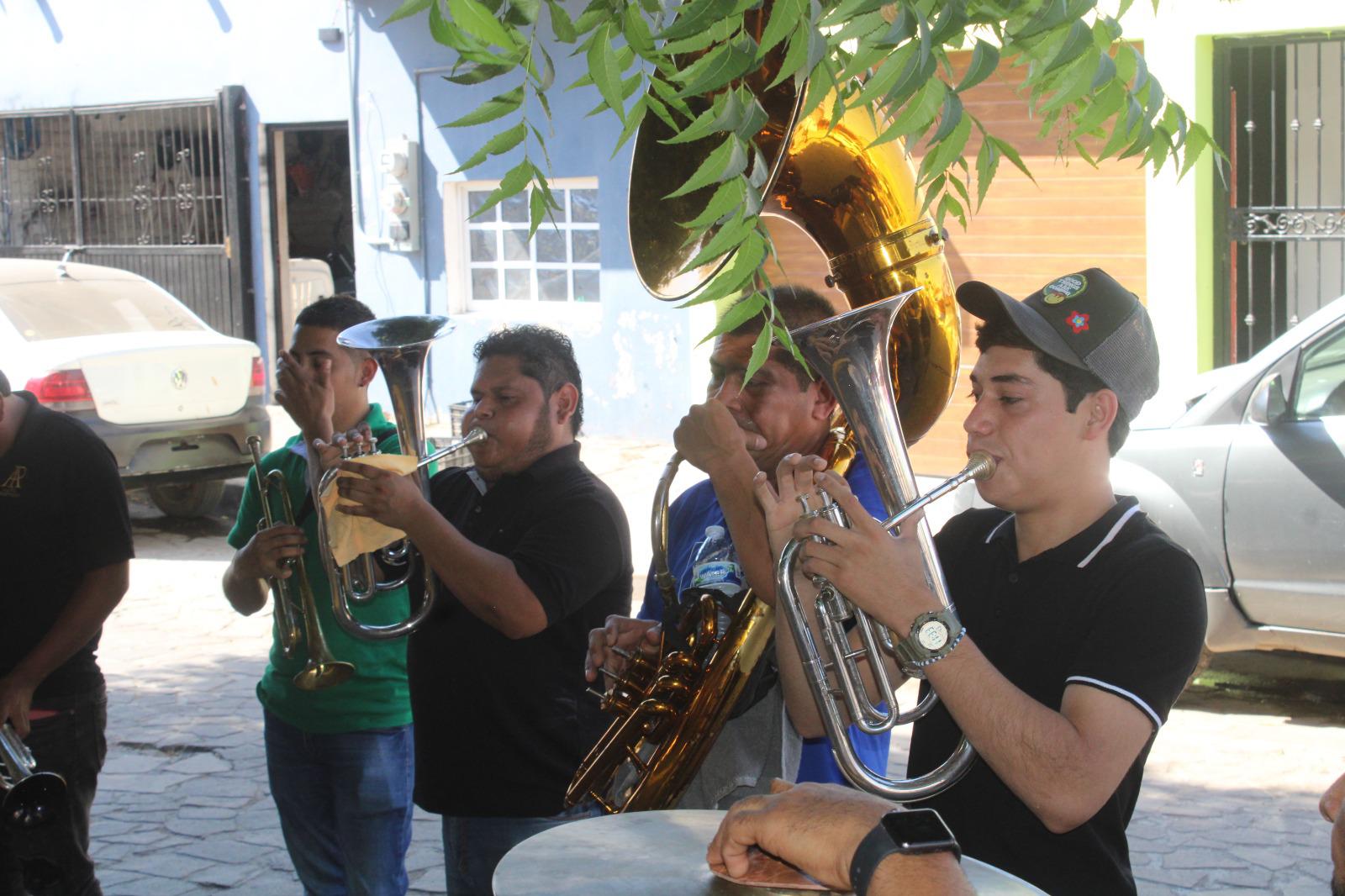 $!Músicos de Rosario celebran a Santa Cecilia con procesión y misa; le piden que haya trabajo