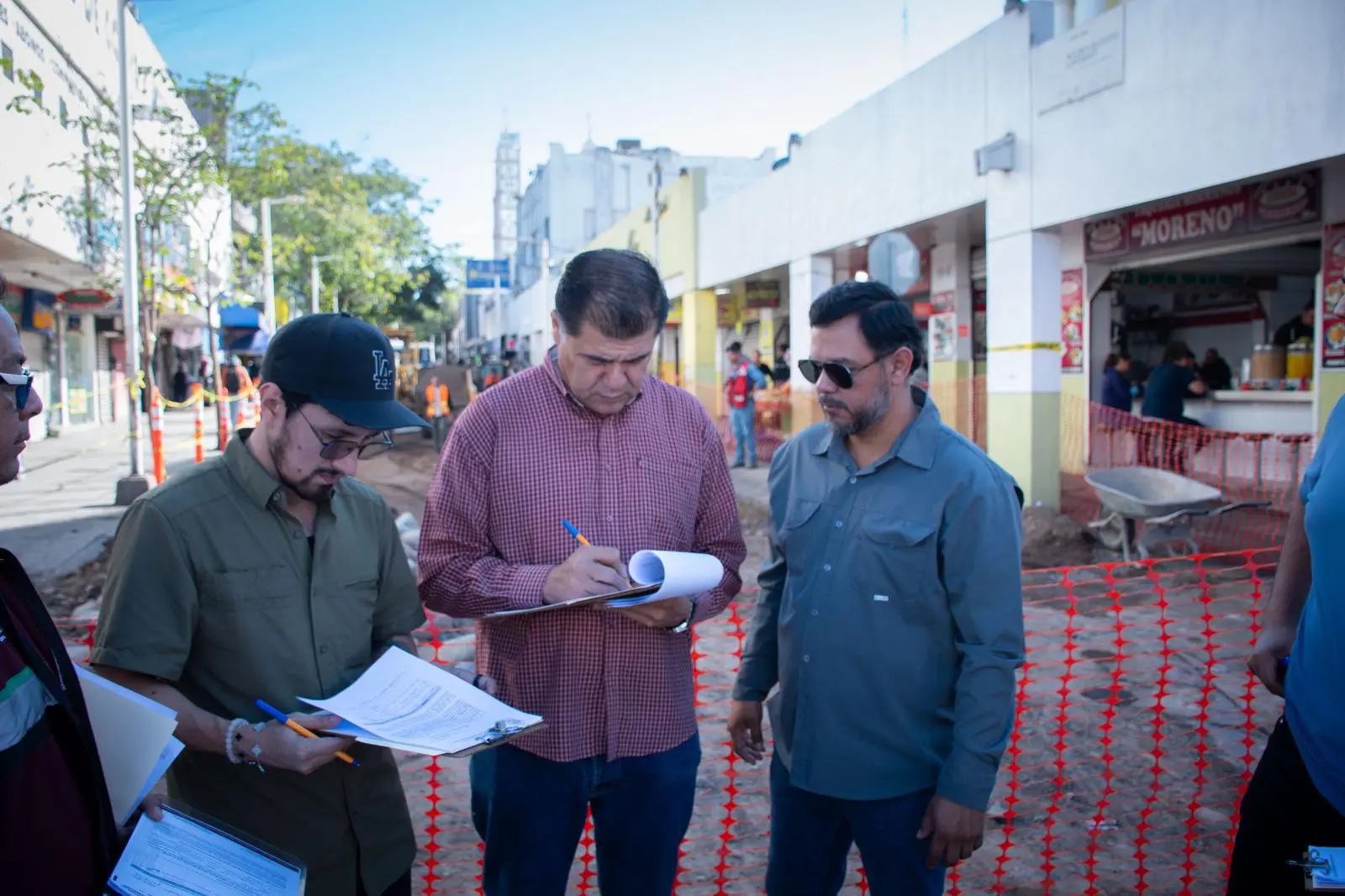 $!Toman protesta a Comité de Participación Ciudadana del proyecto de rehabilitación de la Calle Ángel Flores, en Culiacán