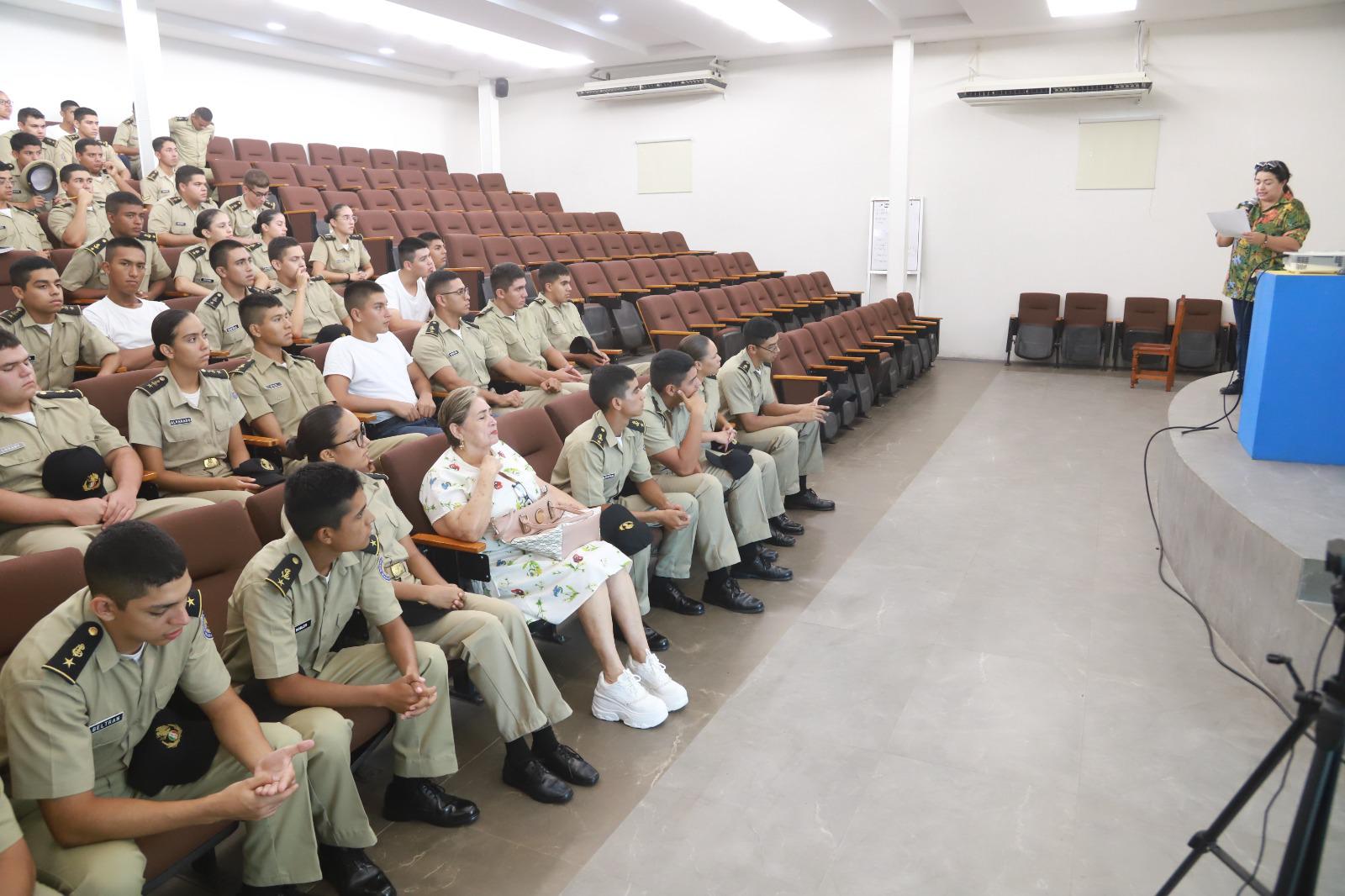 $!Karina Castillo expresó una breve semblanza de los participantes.