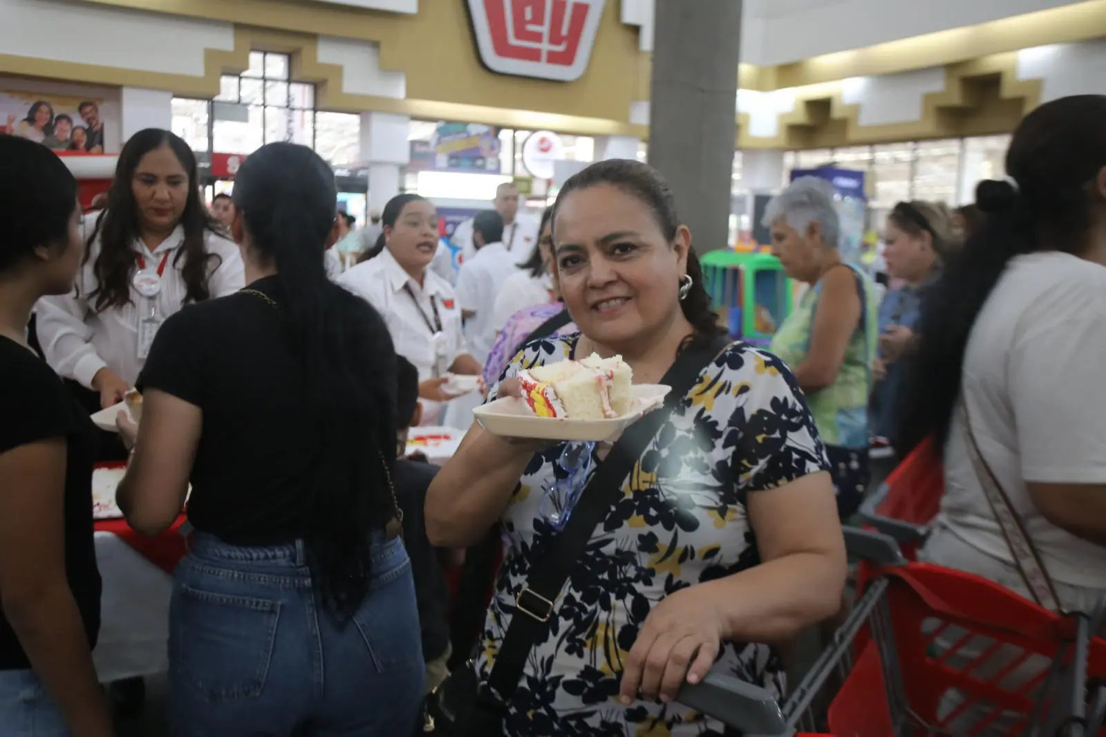 $!Casa Ley celebra 72 años con sus clientes en Mazatlán