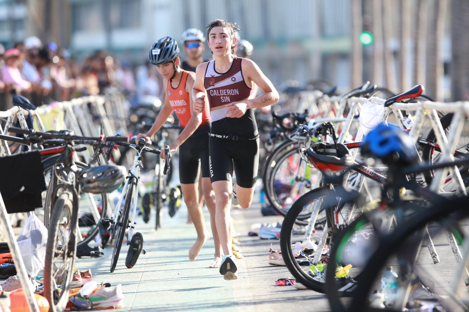 $!José Luis ‘Perrón’ Zazueta conquista el Triatlón Trimaz 2026