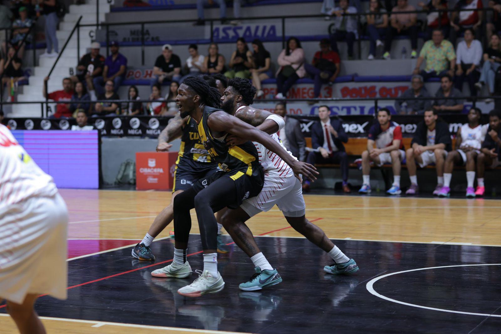 $!Caballeros se derrumba en el segundo cuarto y pierde ante Ostioneros en Guaymas