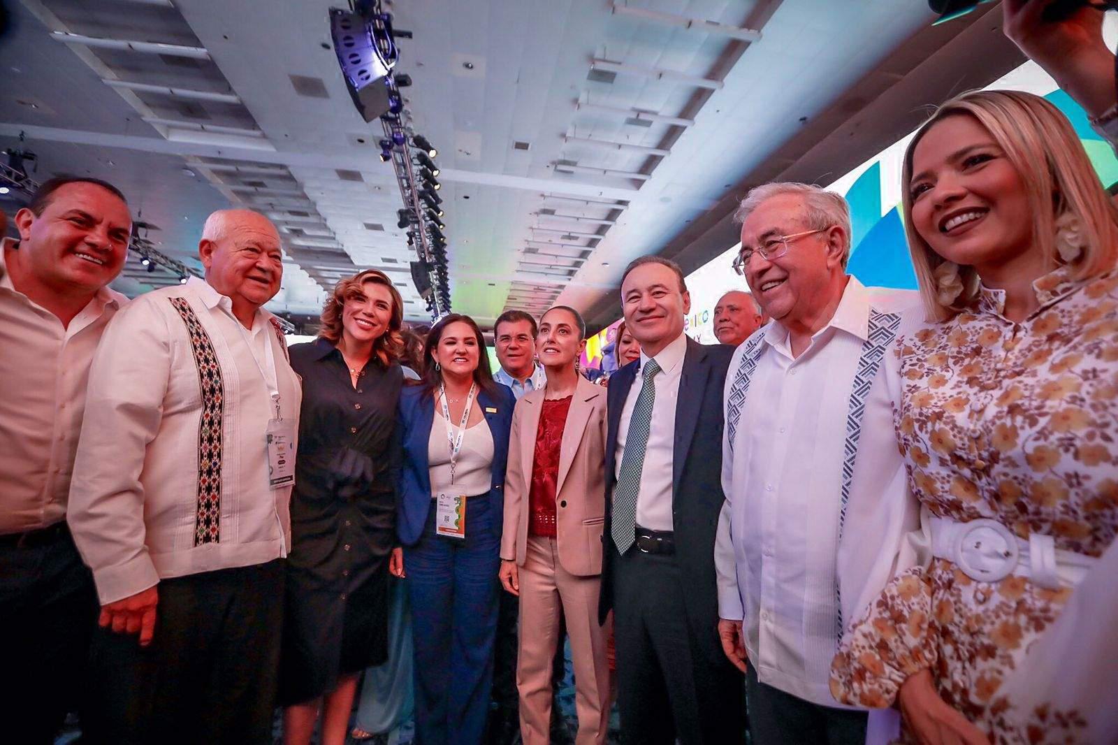 $!Anuncia Rocha Moya proyecto de tren para Sinaloa en Tianguis Turístico