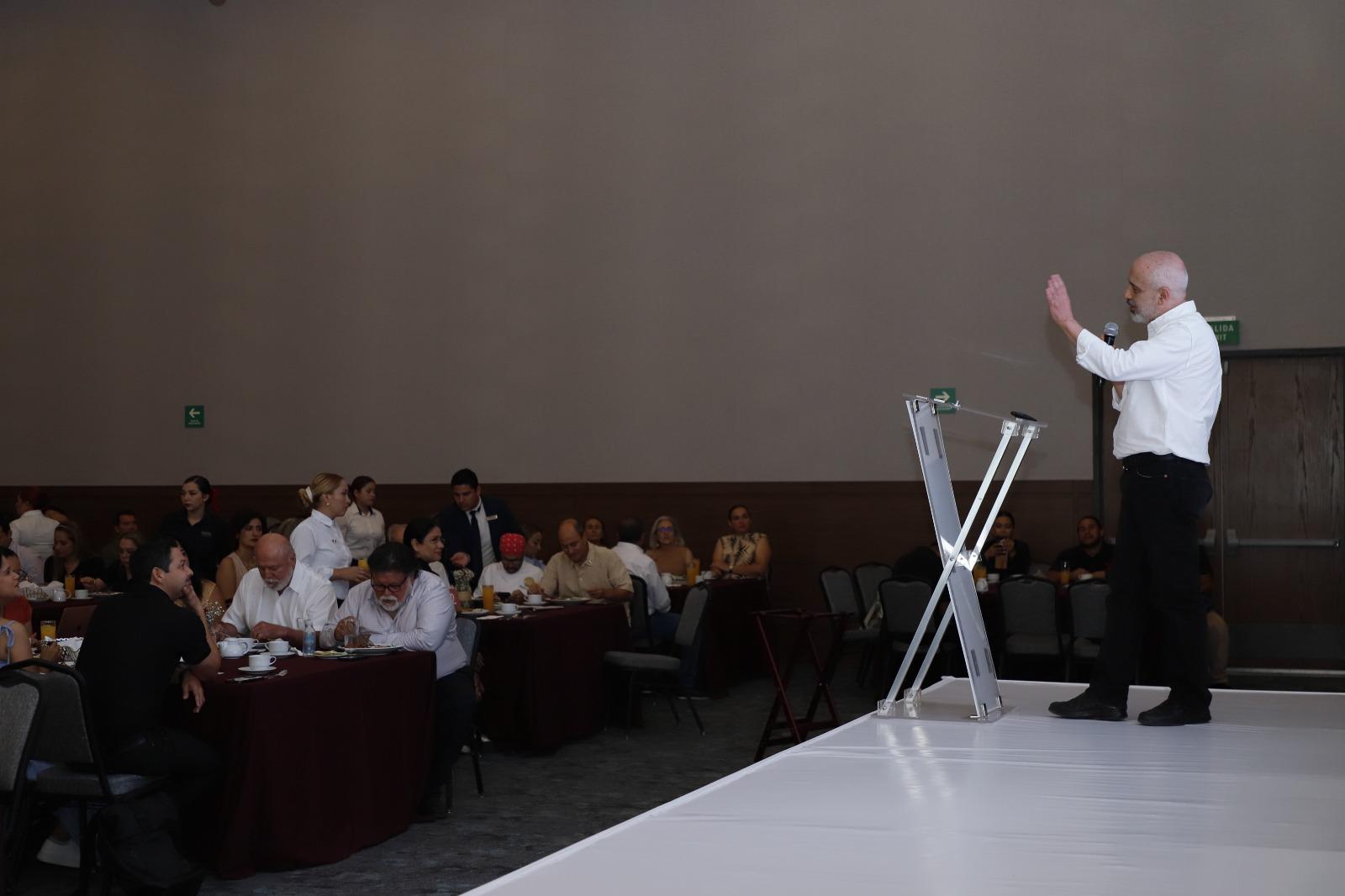 $!La desinformación sólo puede combatirse con indignación, investigación y participación ciudadana: Daniel Moreno