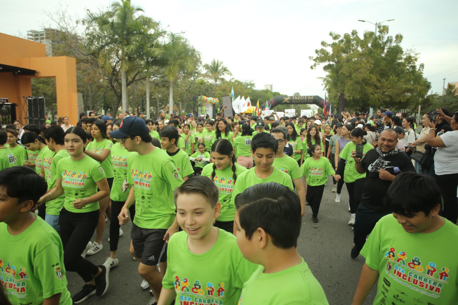 $!ICO reúne a más de mil personas en carrera inclusiva por la solidaridad en Mazatlán