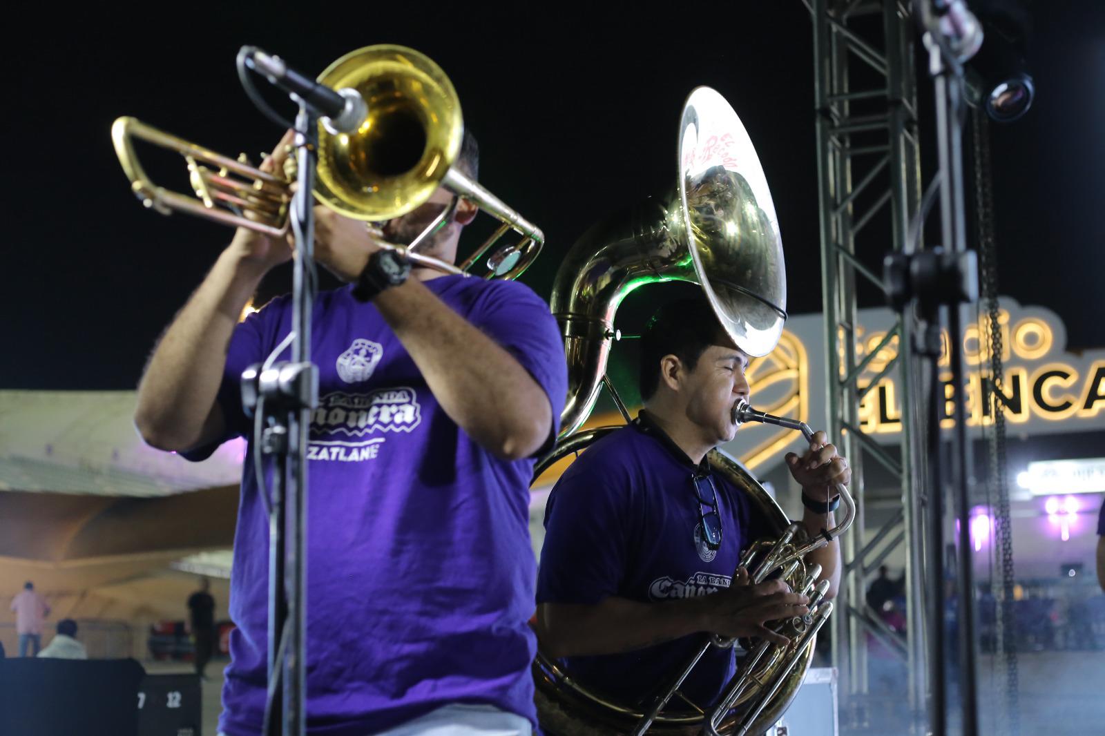 $!La hinchada se hace presente para el choque entre Mazatlán y Cruz Azul